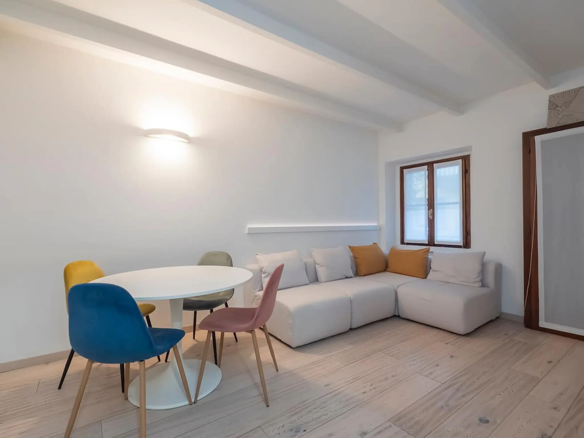 Via Vigevano, Milan preview