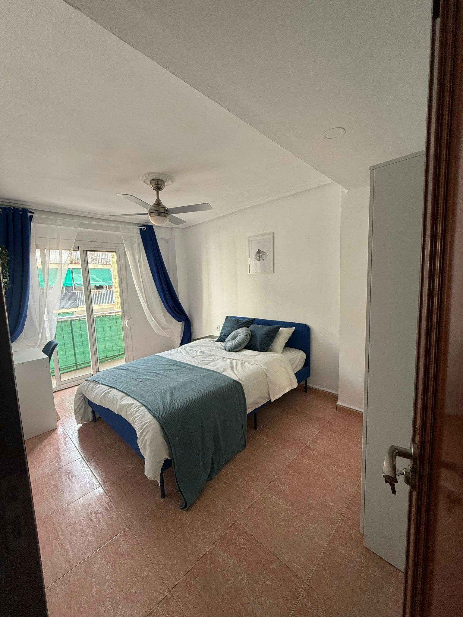 Apartment Valencia, 1 bed, 10m² — photo 5