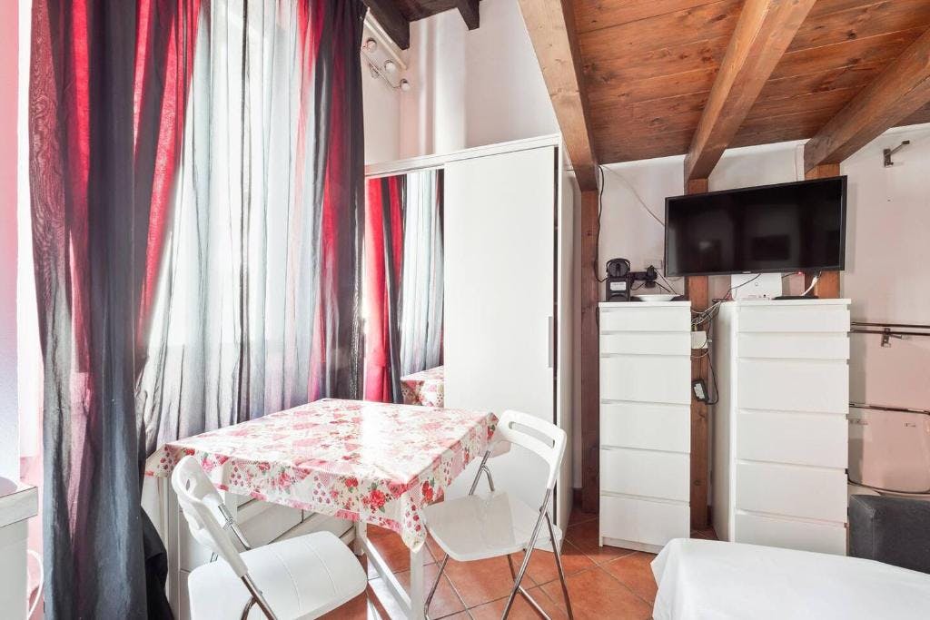 Studio for rent for €1,300 per month in Milan, Via Nicola Antonio Porpora