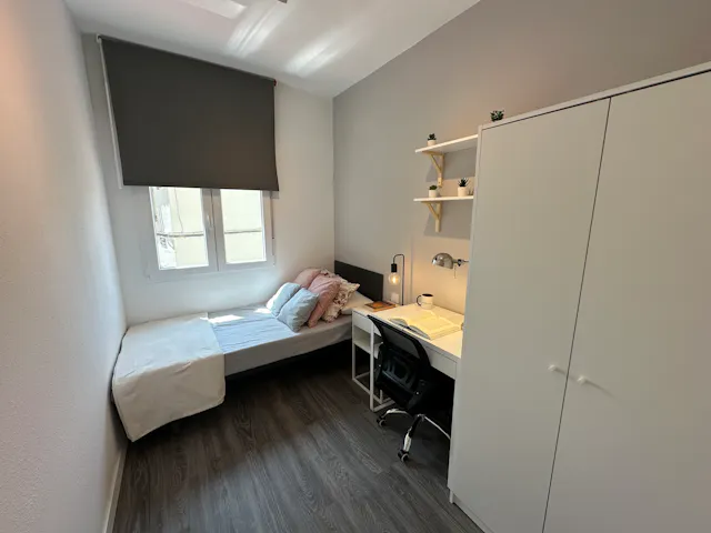 Private room in Calle de Pradales, Madrid (1571323) room image 1