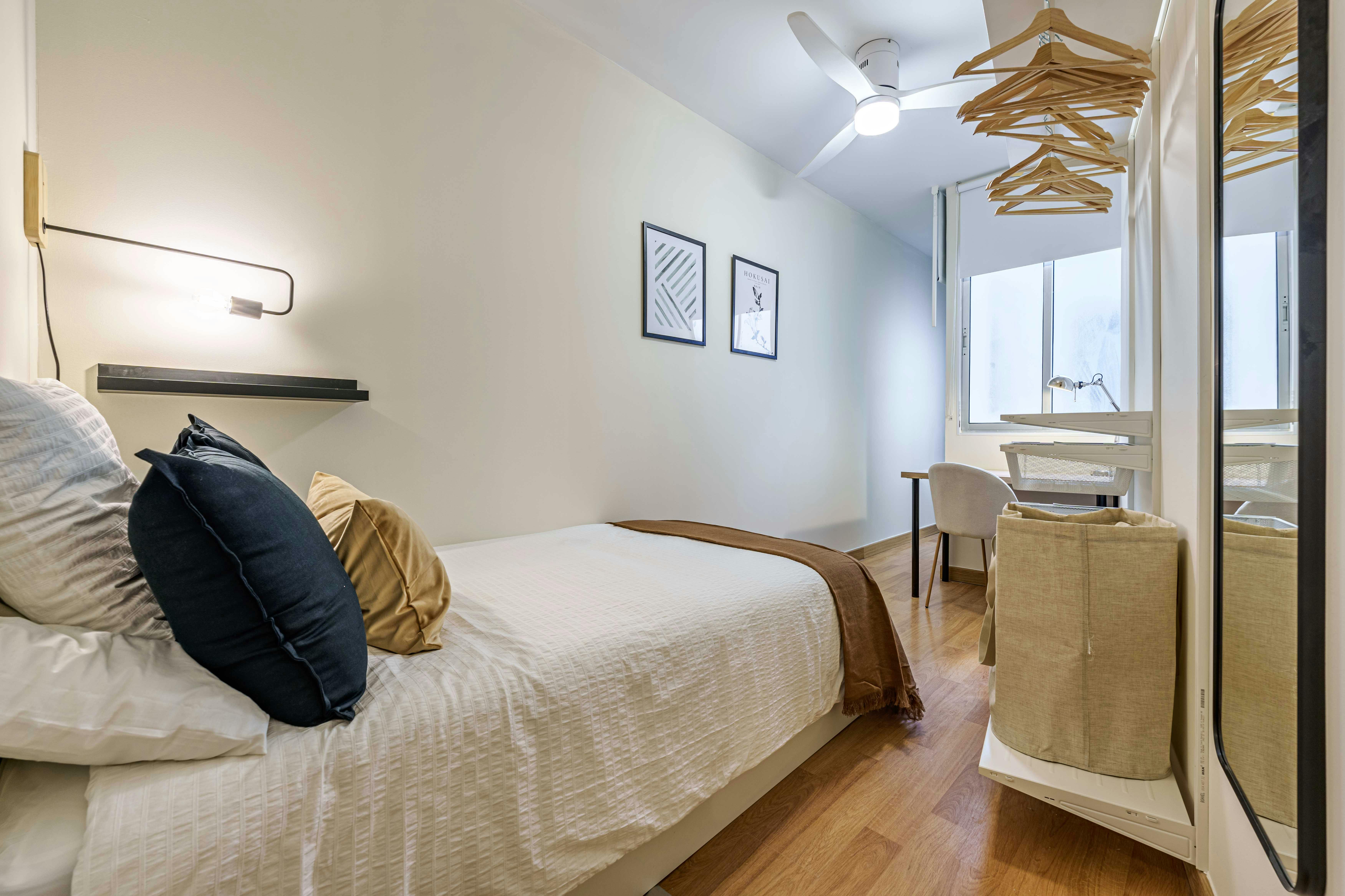 Private room for rent for €600 per month in Málaga, Calle Álamos