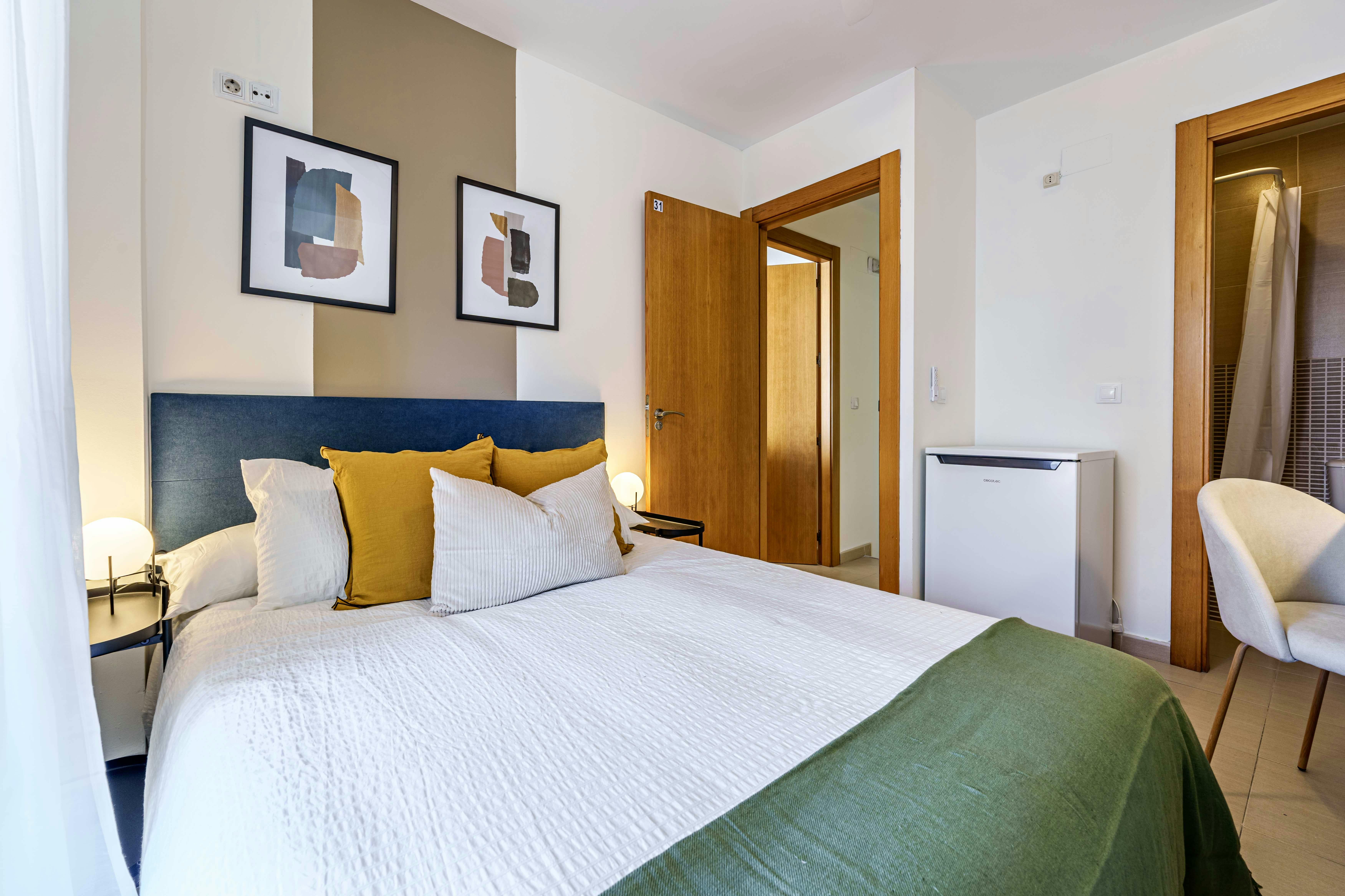 Private room for rent for €800 per month in Málaga, Calle Álamos