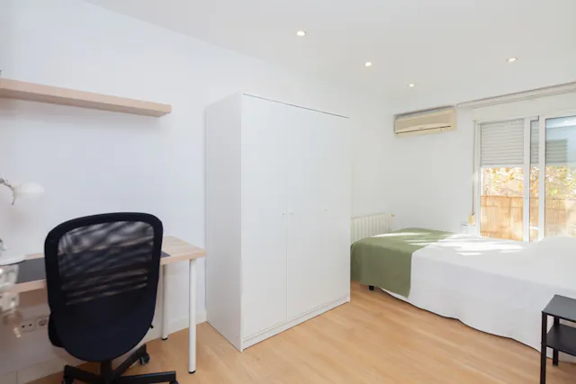 Private room in Carrer de Dalt de la Mar, Valencia (1571352) room image 2