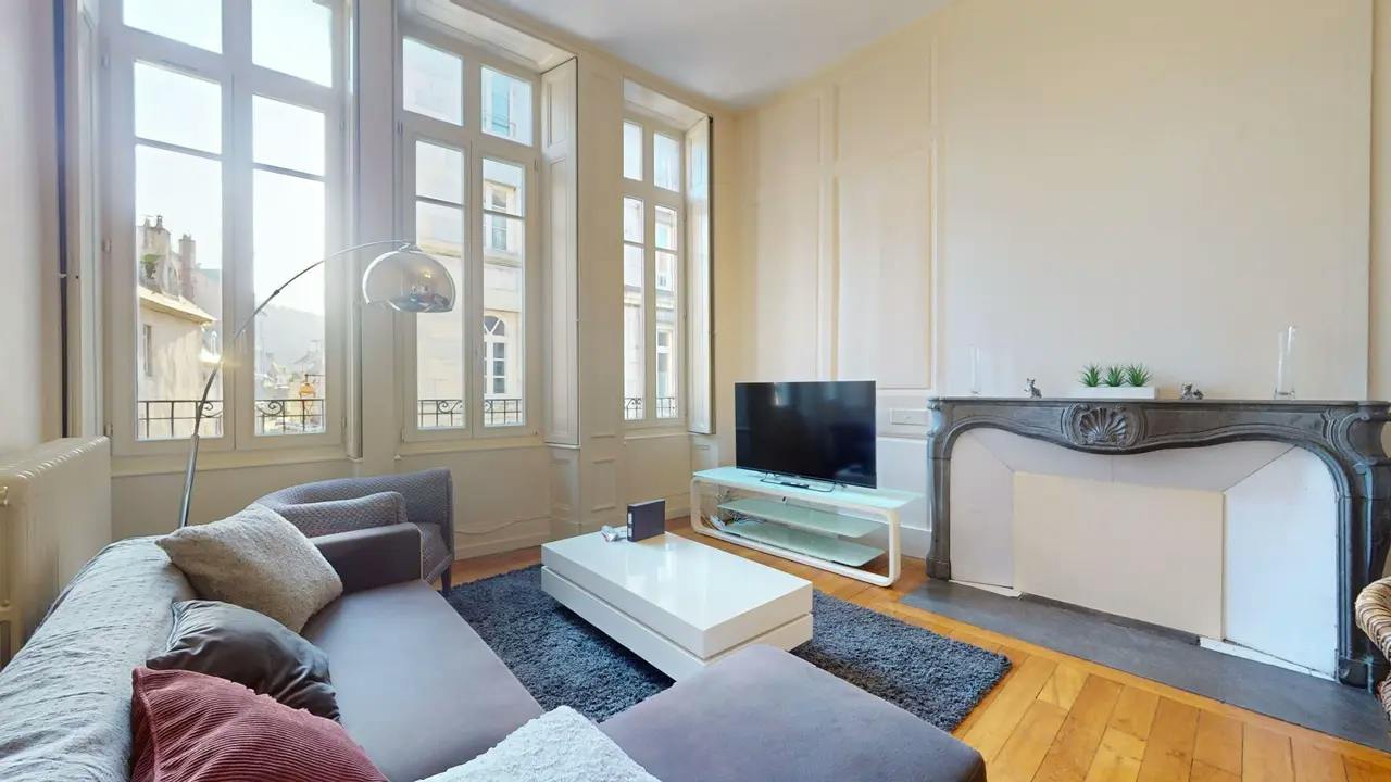 Chambre privée à louer pour 454 €/mois à Besançon, Grande Rue