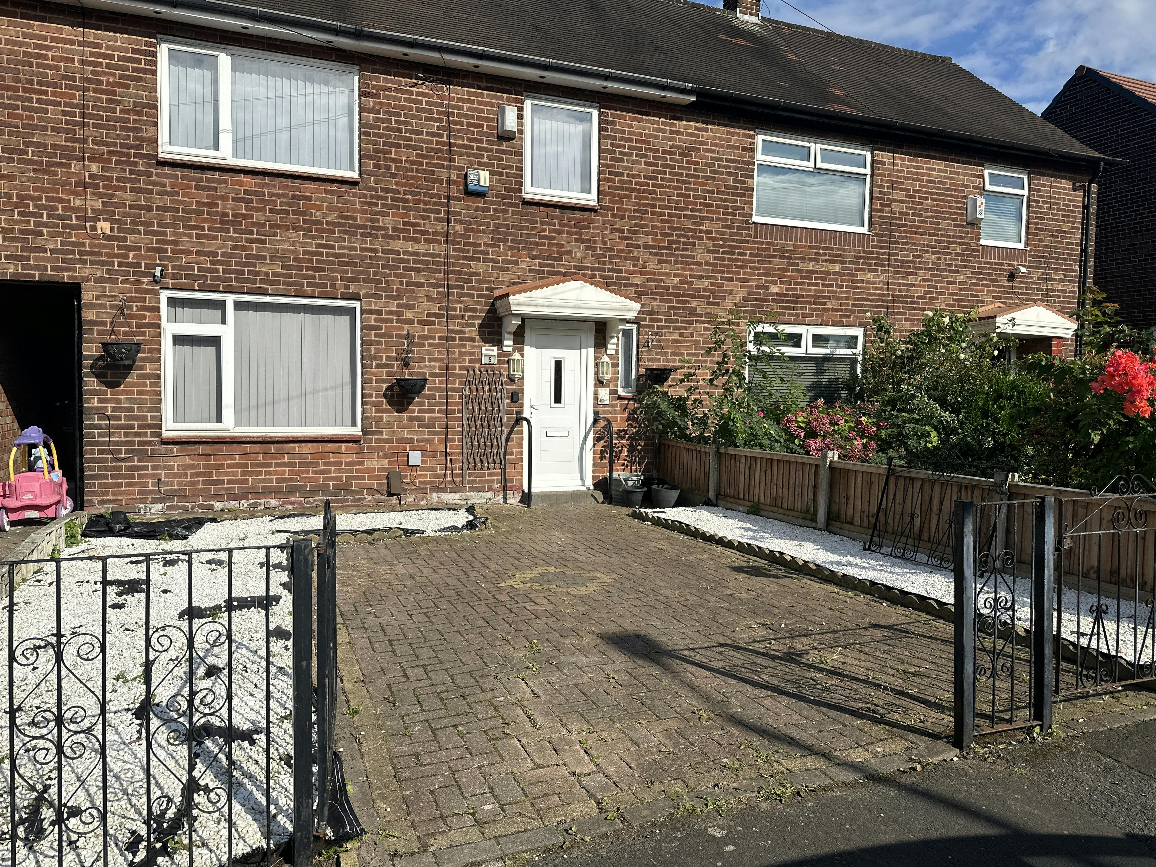 Будинок за оренду для 3 176 EUR на місяць у Manchester, Furlong Road