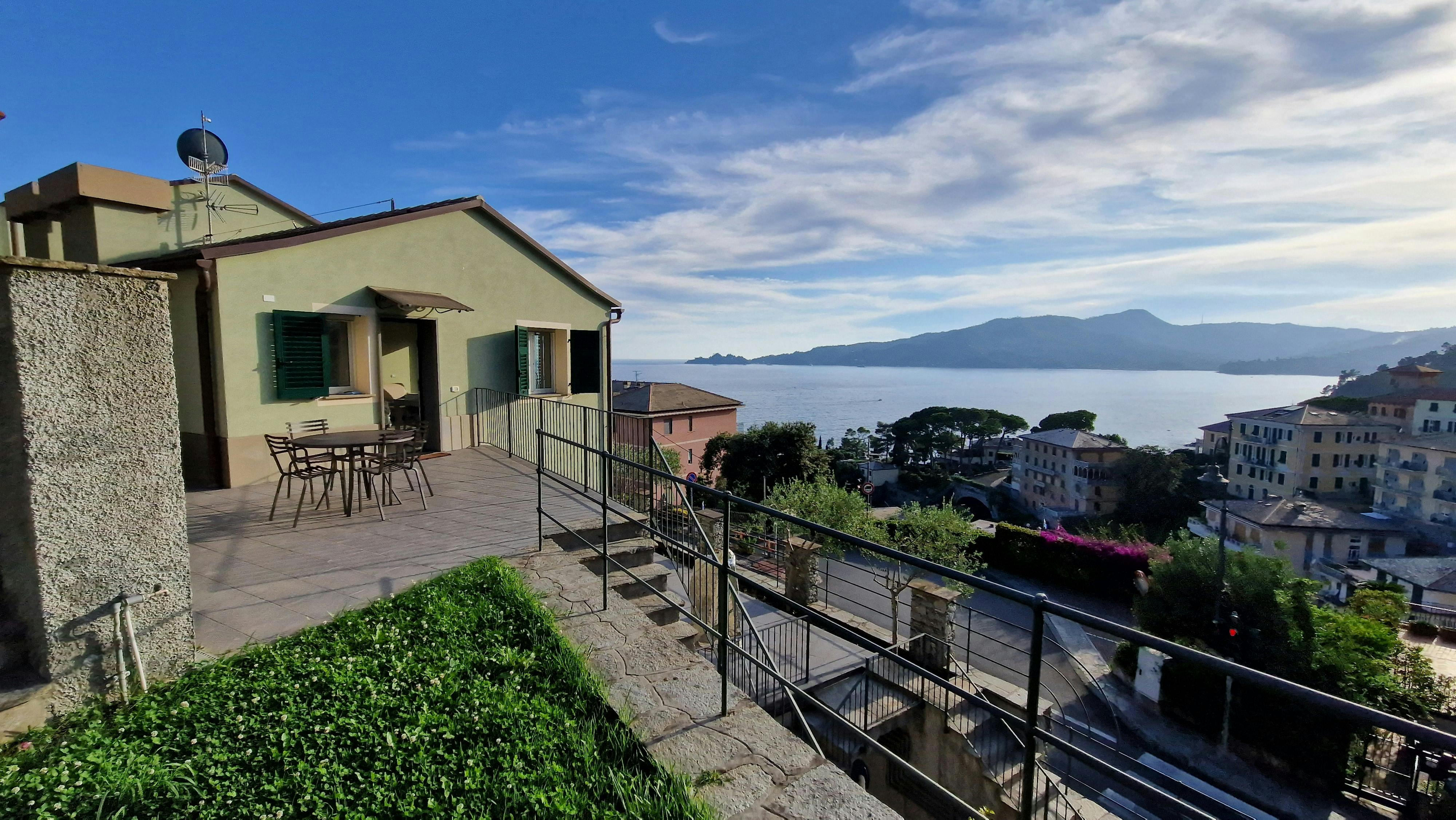 公寓 正在以 €1,600 的月租出租，其位于 Zoagli, Strada Statale 1