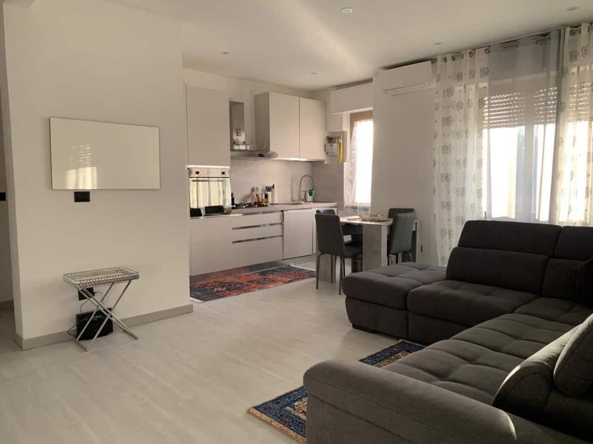 Apartament de închiriat pentru 1.150 EUR pe lună în Vado Ligure, Via Ugo Foscolo