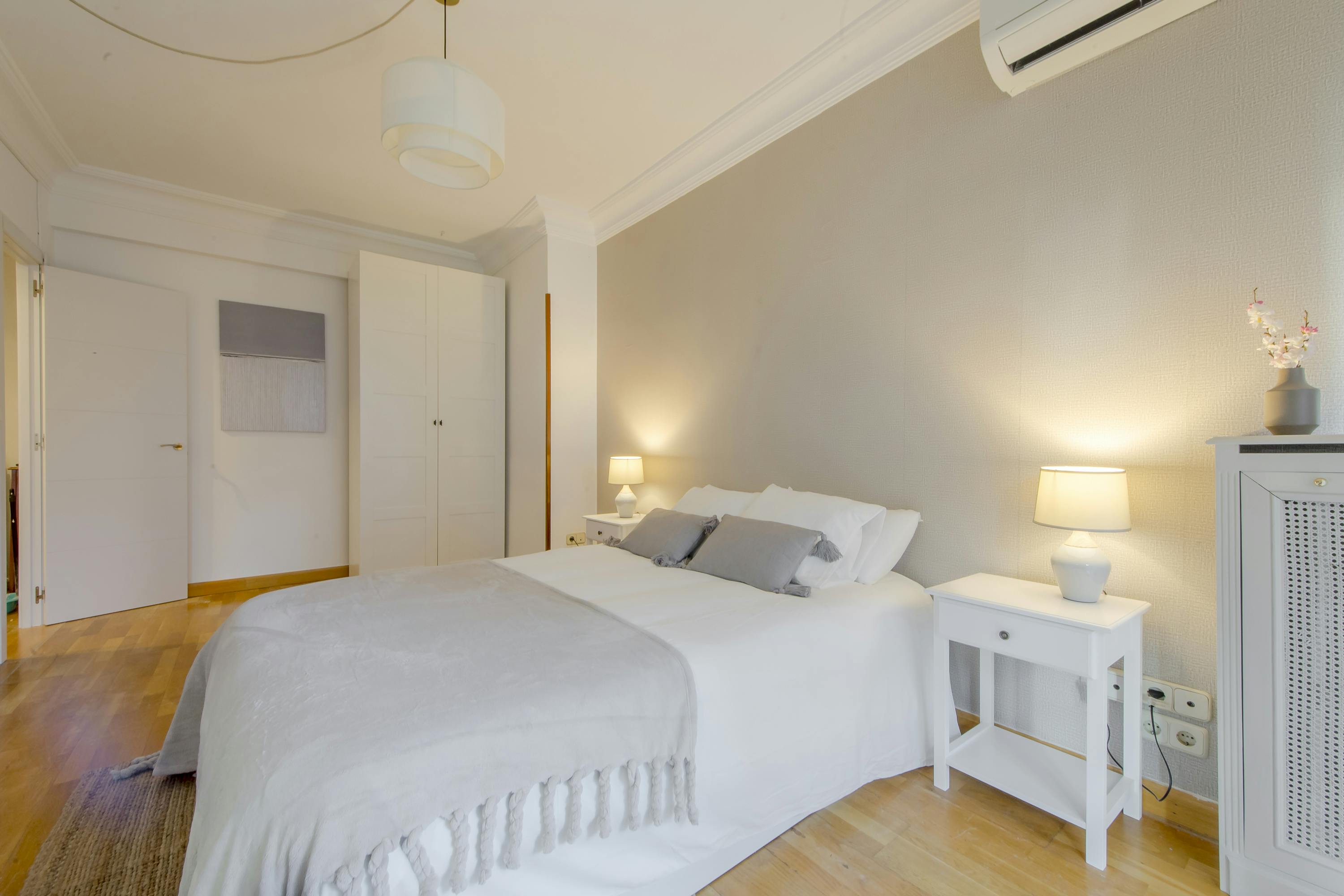 Paseo de la Castellana, Madrid preview