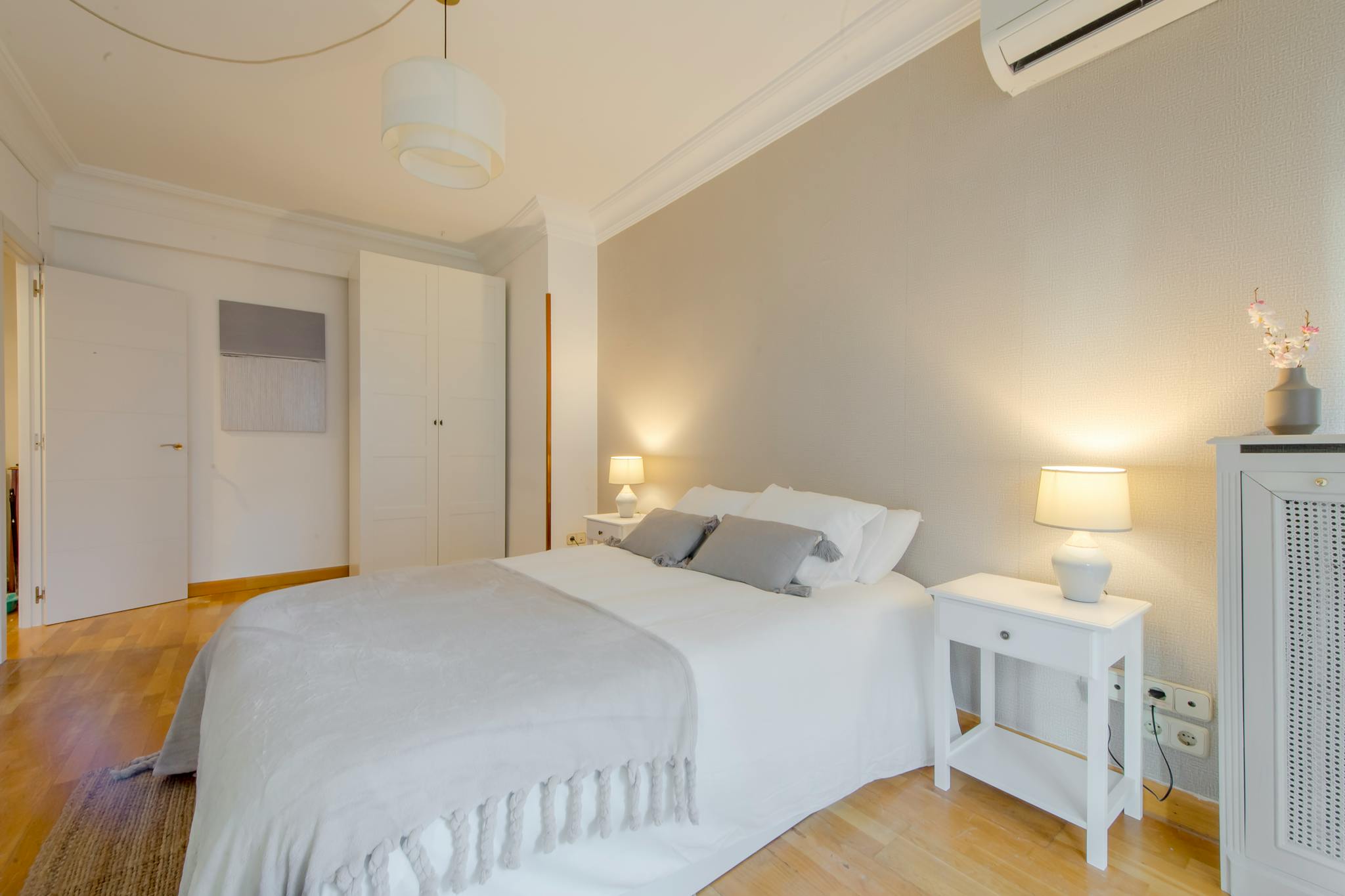 Paseo de la Castellana, Madrid preview