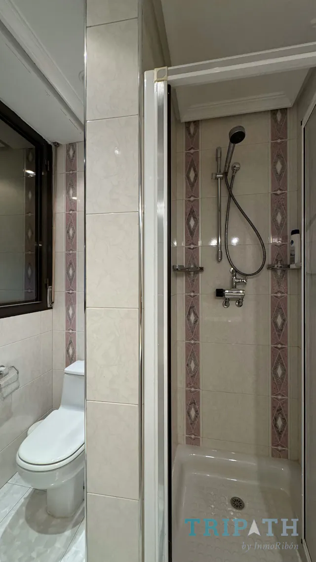 Private room in Calle del General Margallo, Madrid (1571780) room image 10