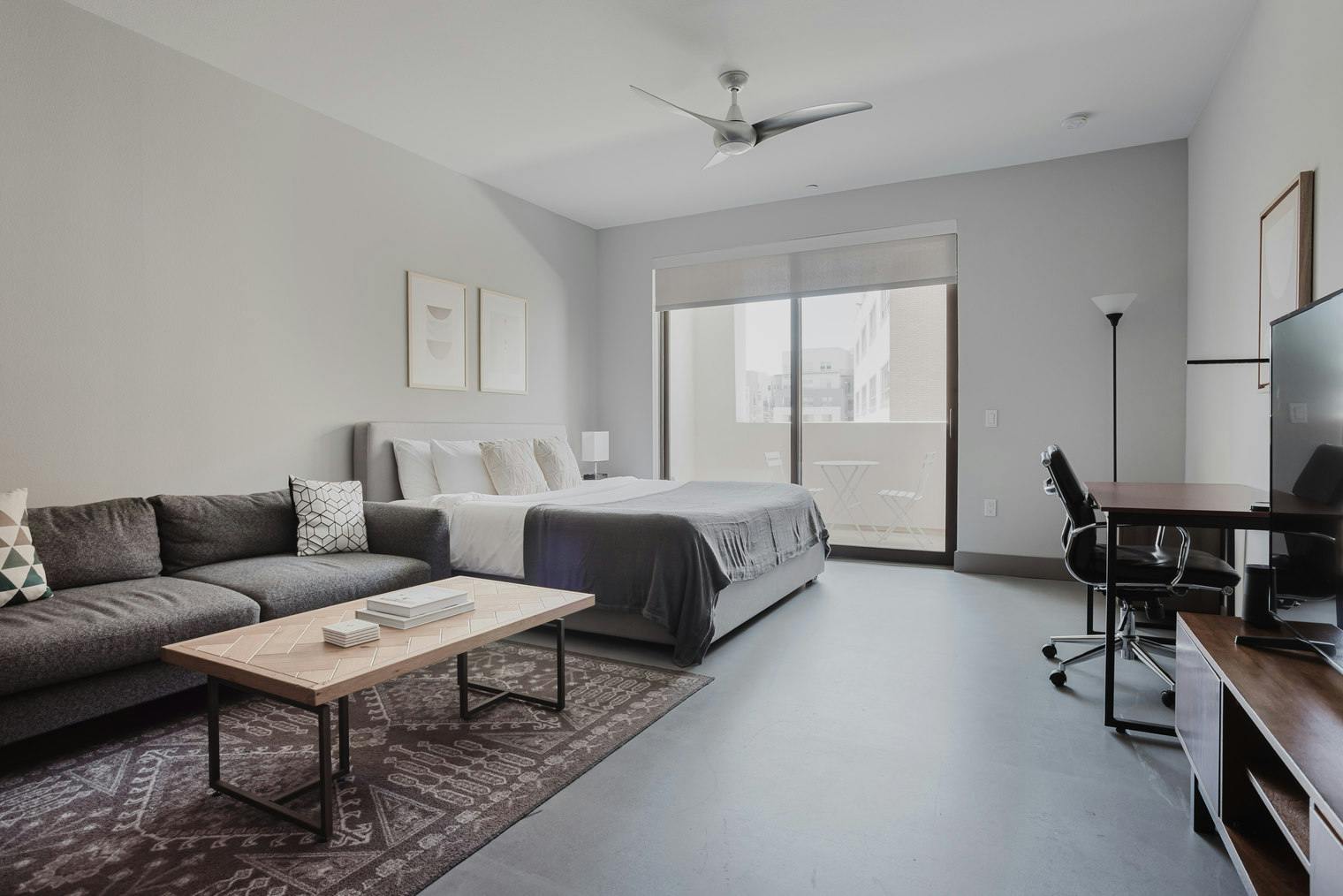 单间公寓 正在以 $3,847 的月租出租，其位于 Los Angeles, Wilshire Boulevard