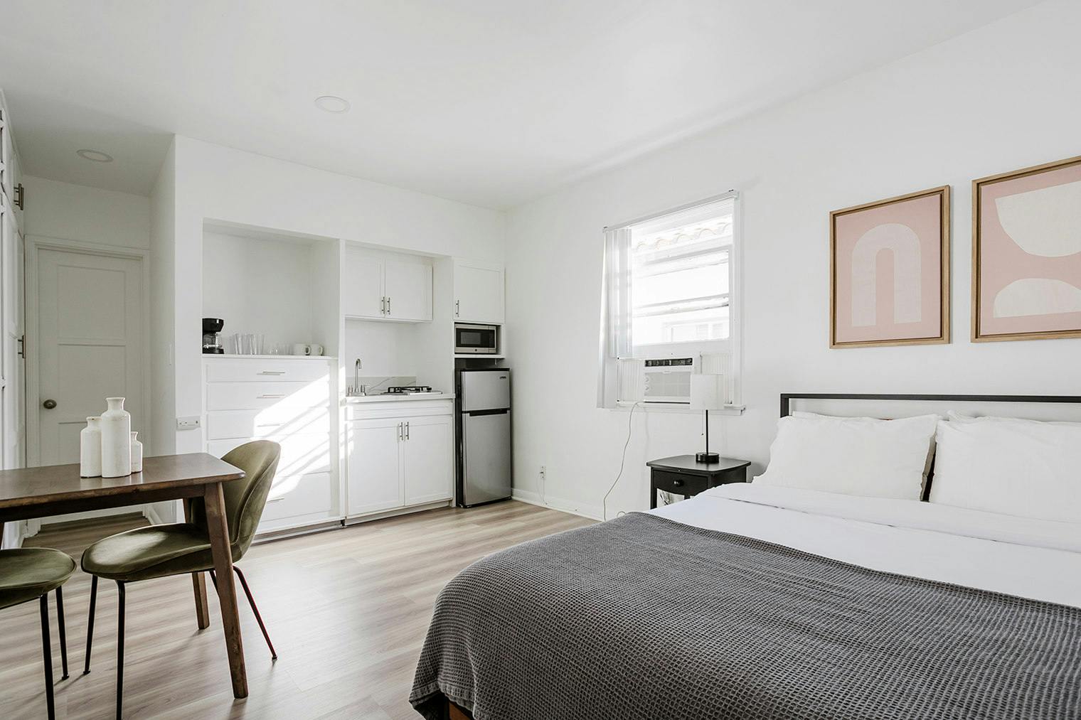 单间公寓 正在以 $3,716 的月租出租，其位于 Los Angeles, Tiverton Avenue