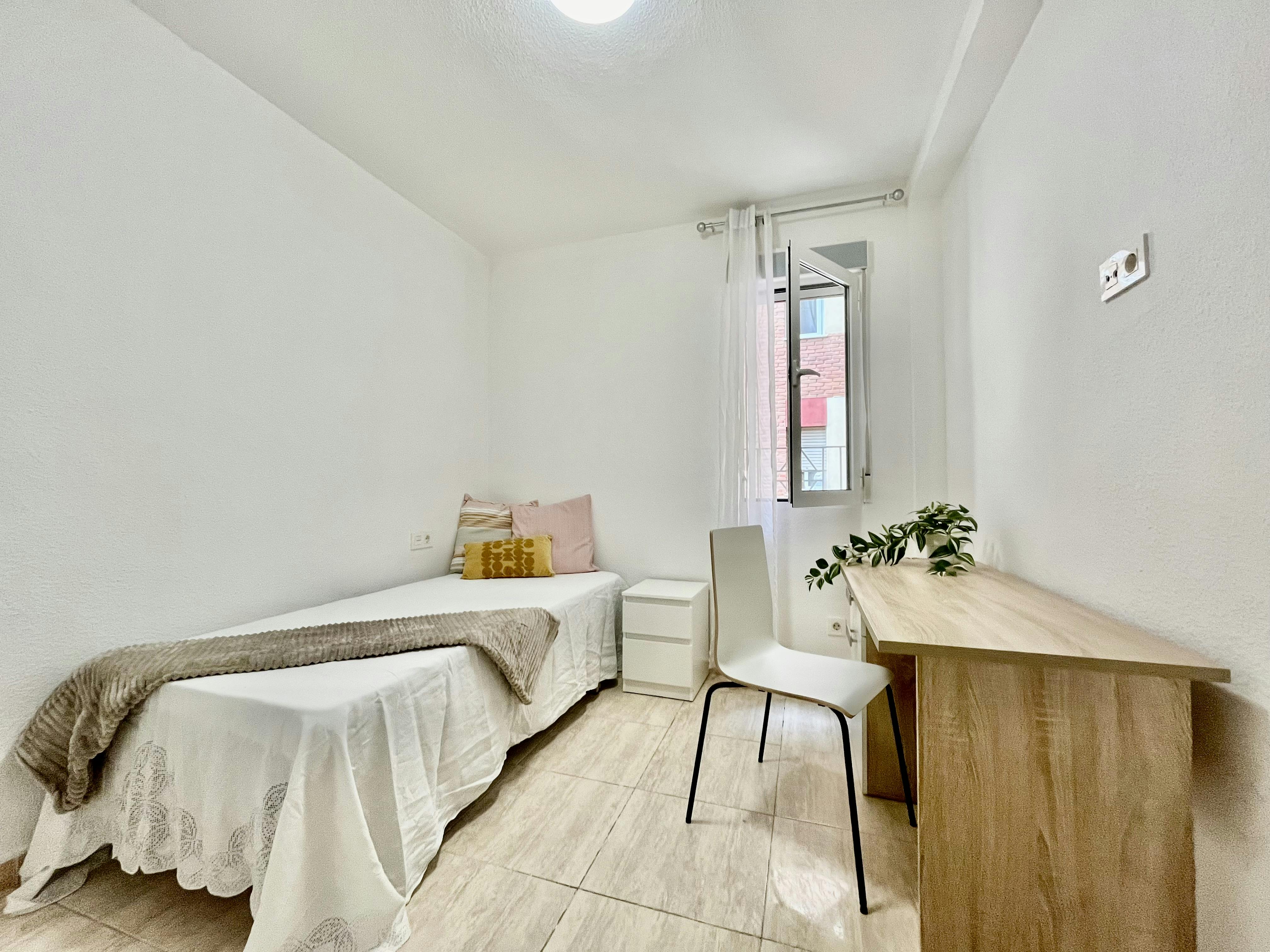 Habitación privada en alquiler por 330 € al mes en Murcia, Calle Maestro Javier Paulino Torres