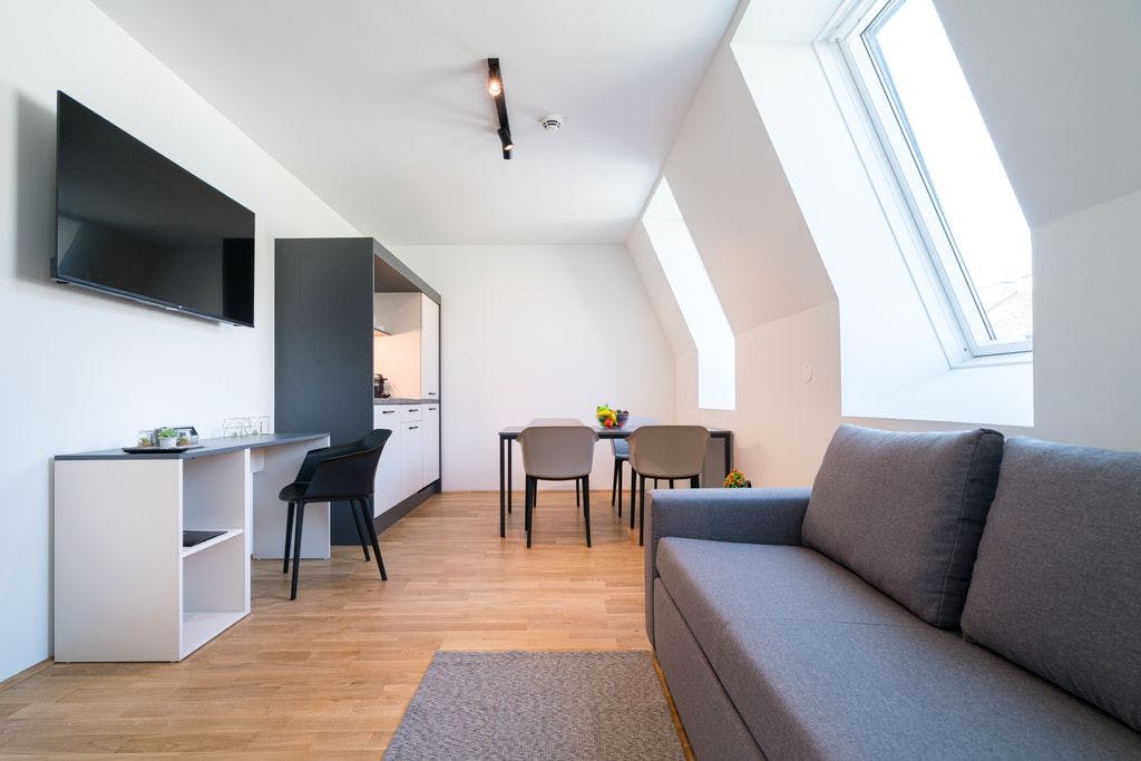 Apartment for rent for €3,790 per month in Vienna, Stuwerstraße