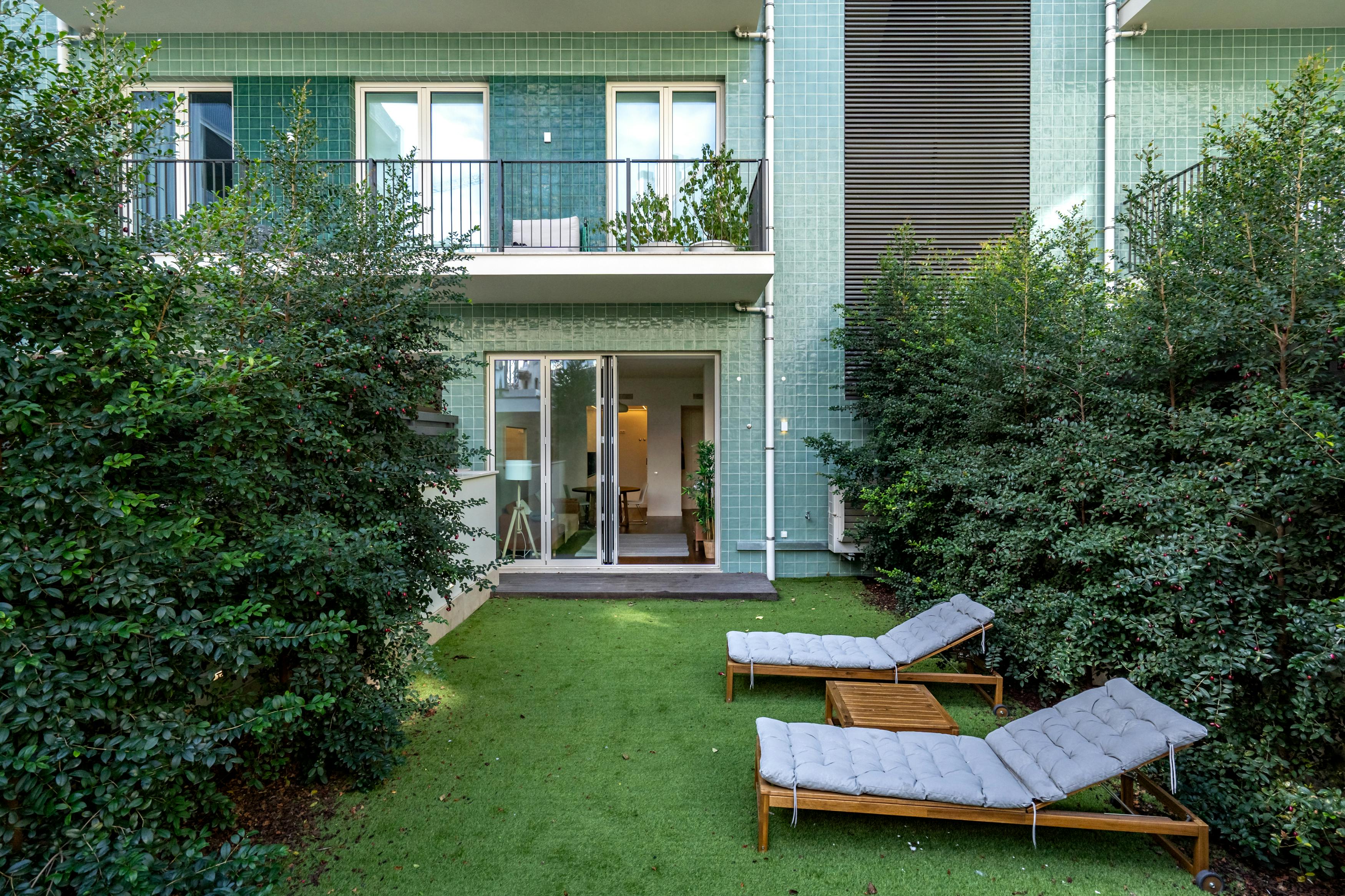 Apartment for rent for €2,700 per month in Lisbon, Largo das Palmeiras