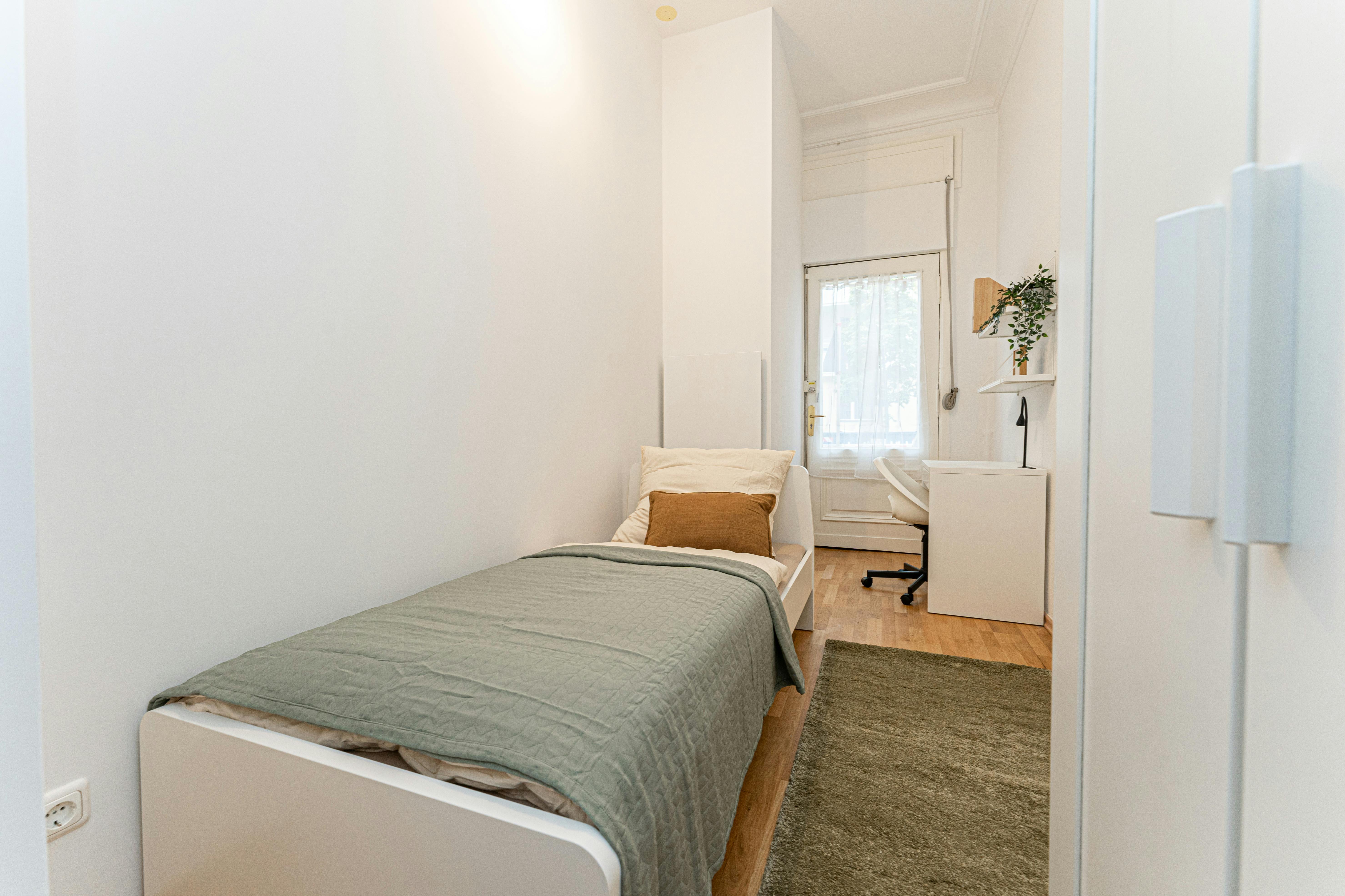 Schustehrusstraße, Berlin preview