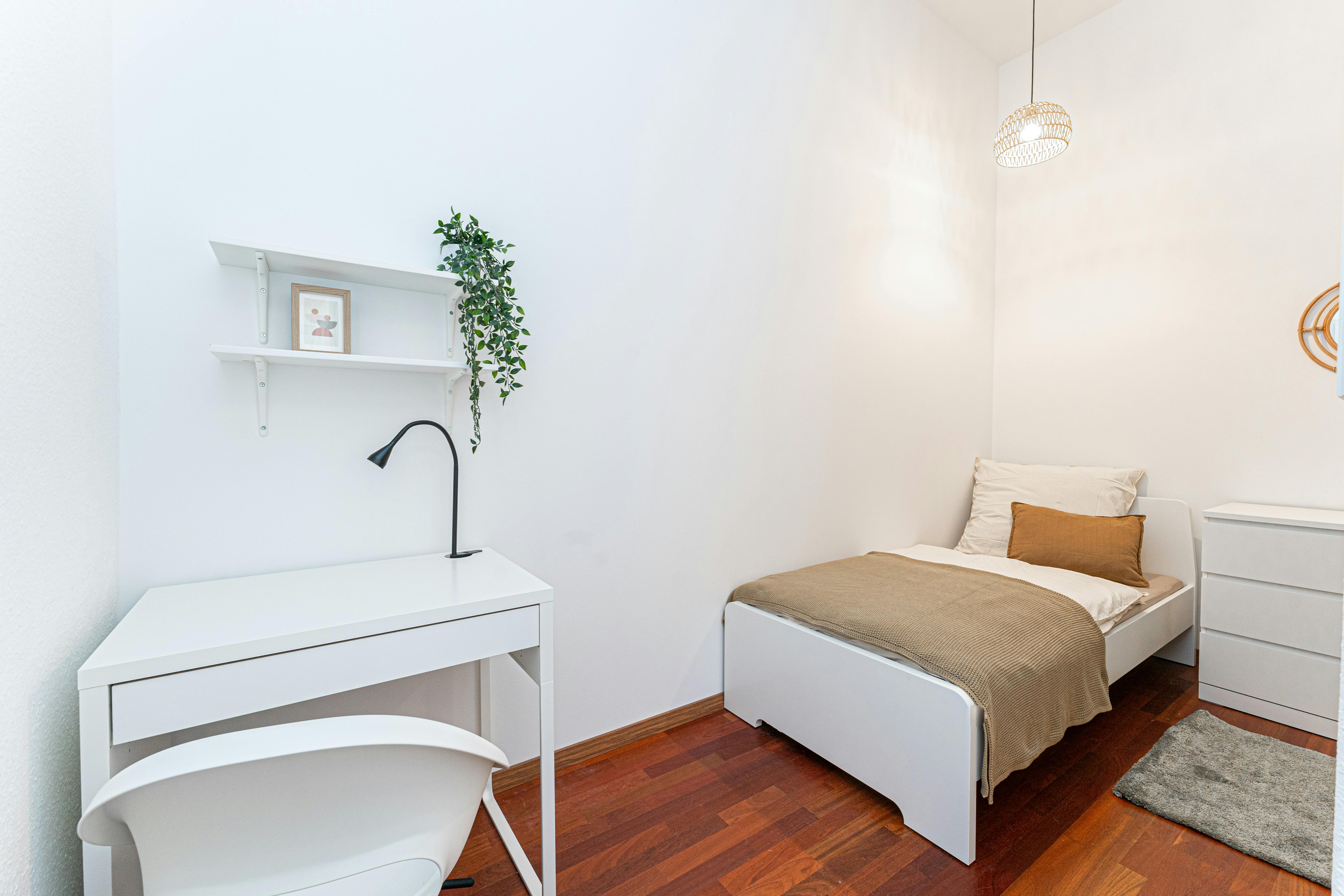 Schustehrusstraße, Berlin preview