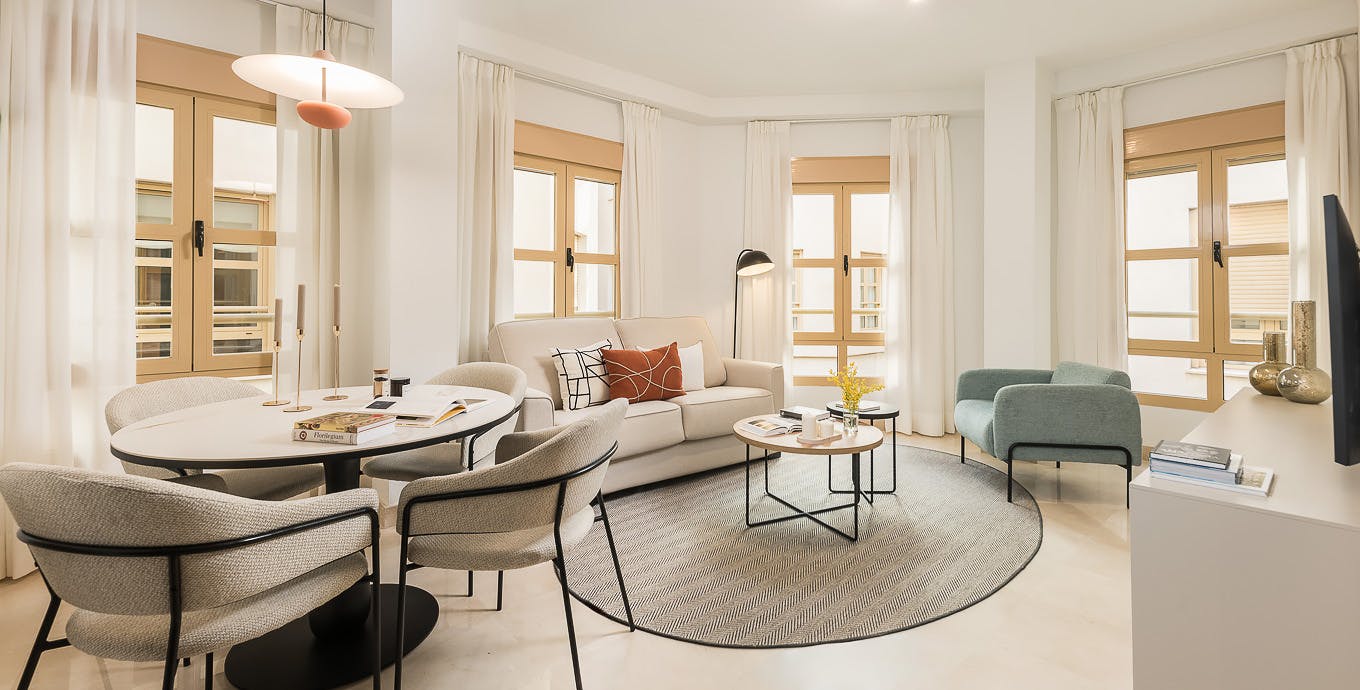 Apartment for rent for €2,592 per month in Málaga, Calle Granada