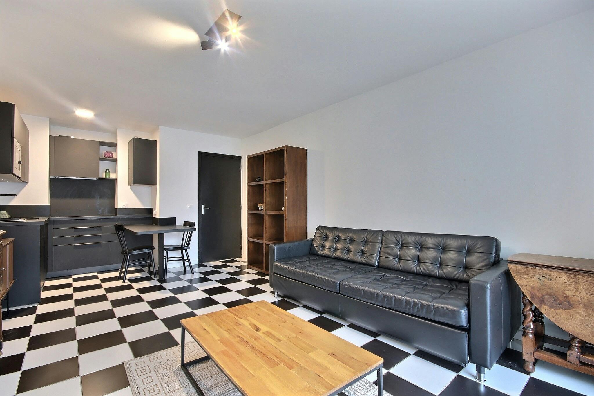 Studio à louer pour 1 260 €/mois à Paris, Rue du Poteau