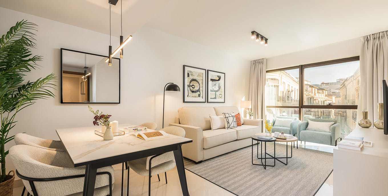 Apartment for rent for €2,651 per month in Málaga, Calle Granada