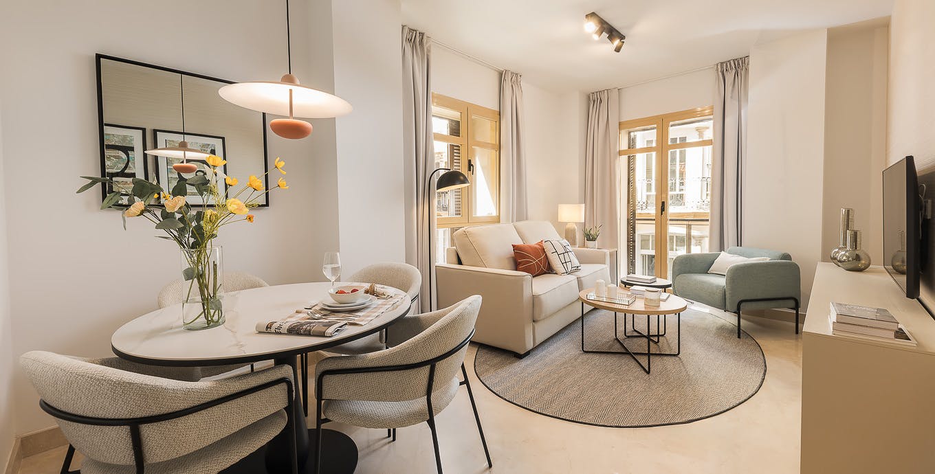 Apartment for rent for €3,357 per month in Málaga, Calle Granada