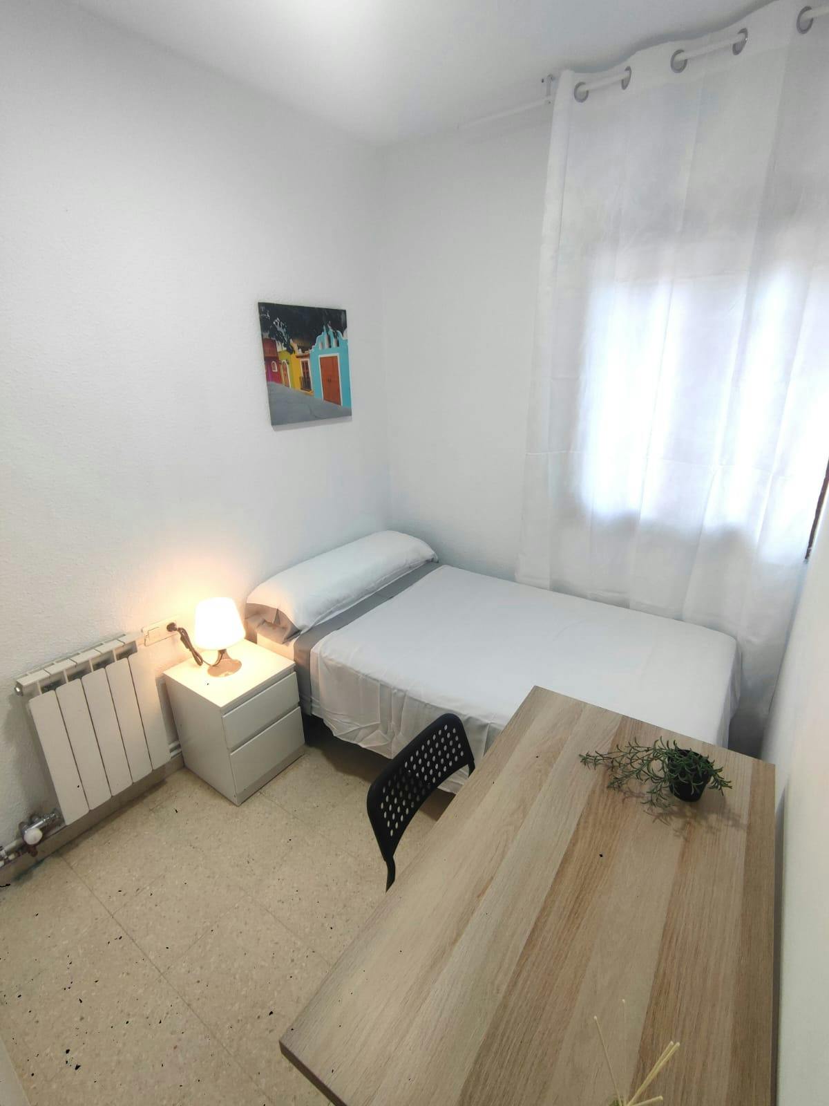 Chambre privée à louer pour 300 €/mois à Granada, Calle Periodista Luis de Vicente