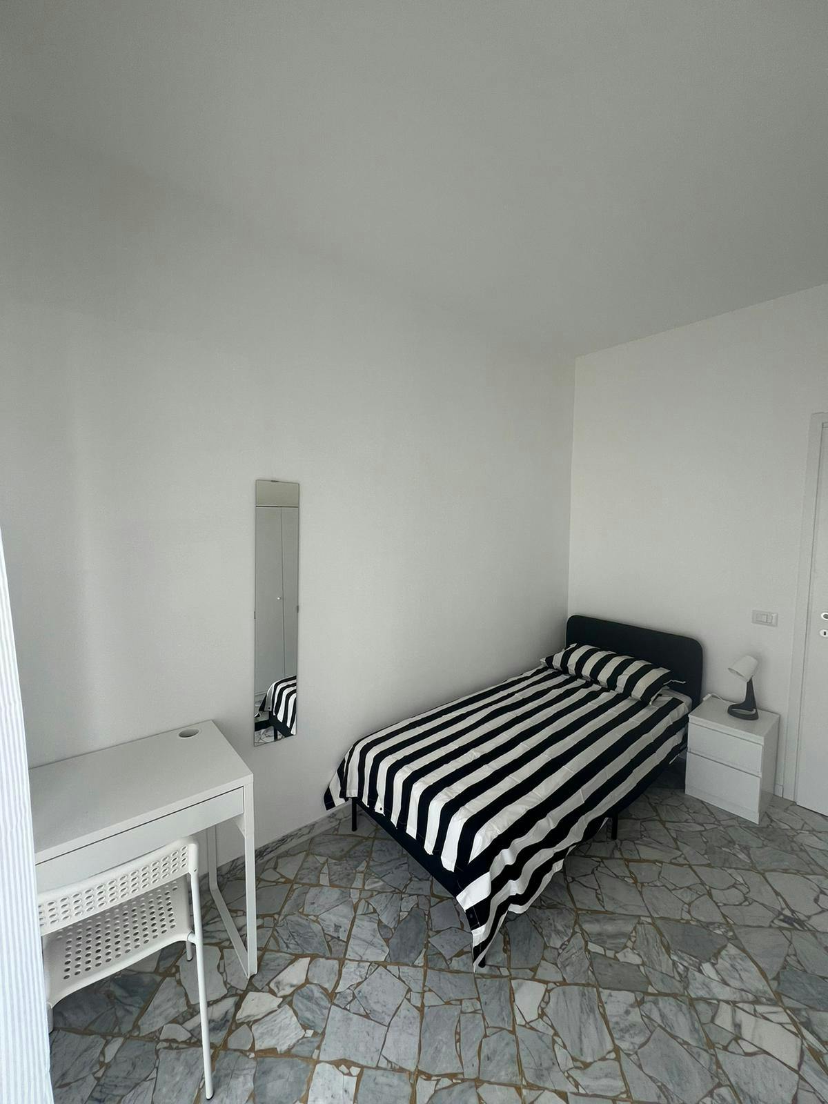 Private room for rent for €467 per month in Bari, Via Giuseppe Davanzati Forges