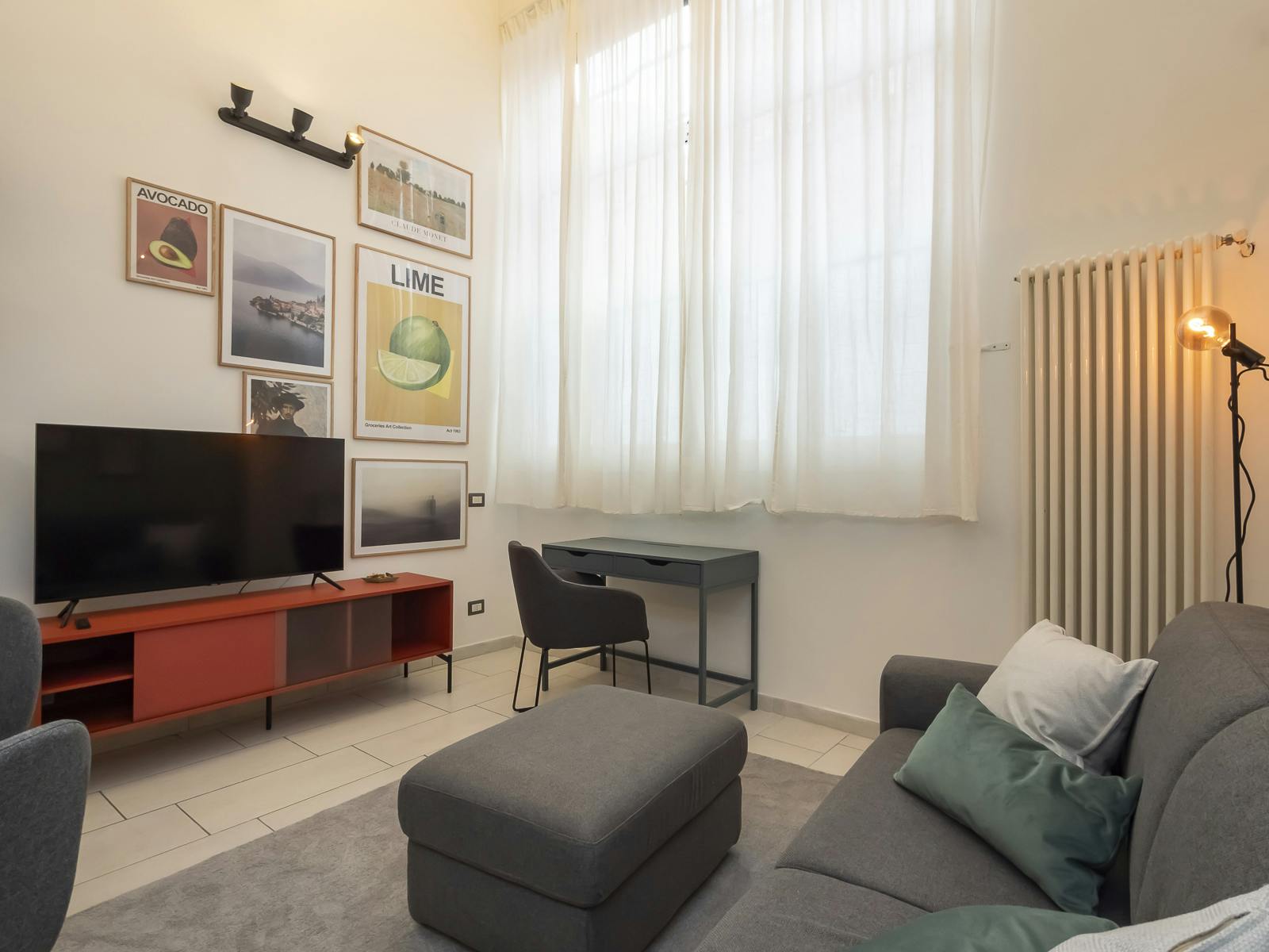 Apartment for rent for €1,700 per month in Milan, Via Arcivescovo Romilli
