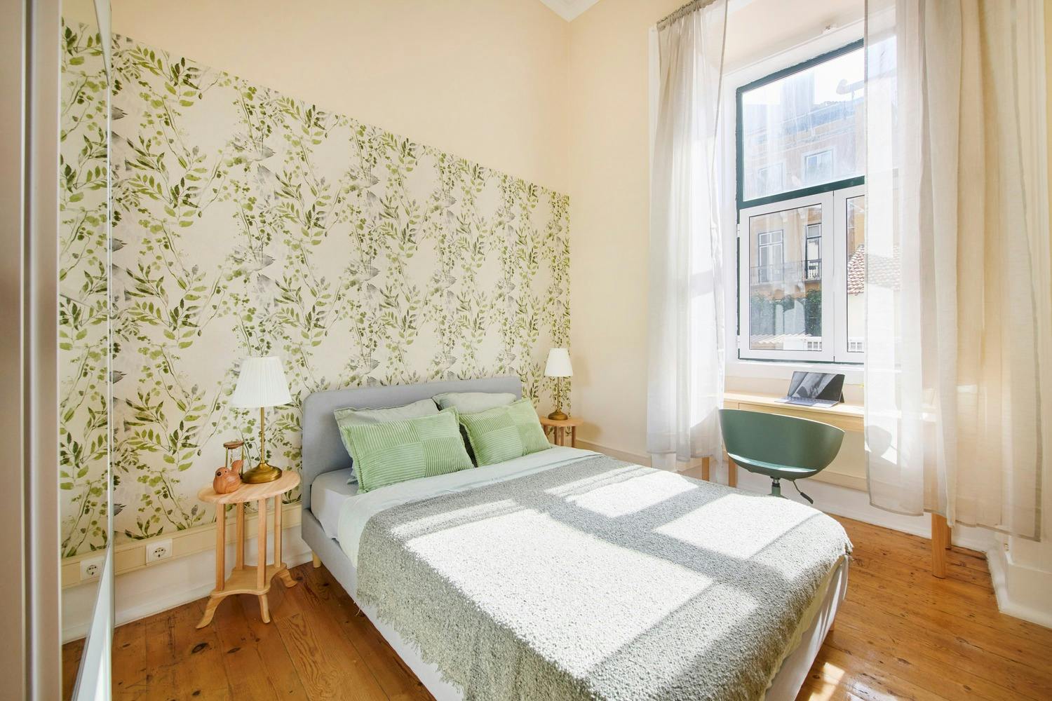 Private room for rent for €650 per month in Lisbon, Largo Vitorino Damásio