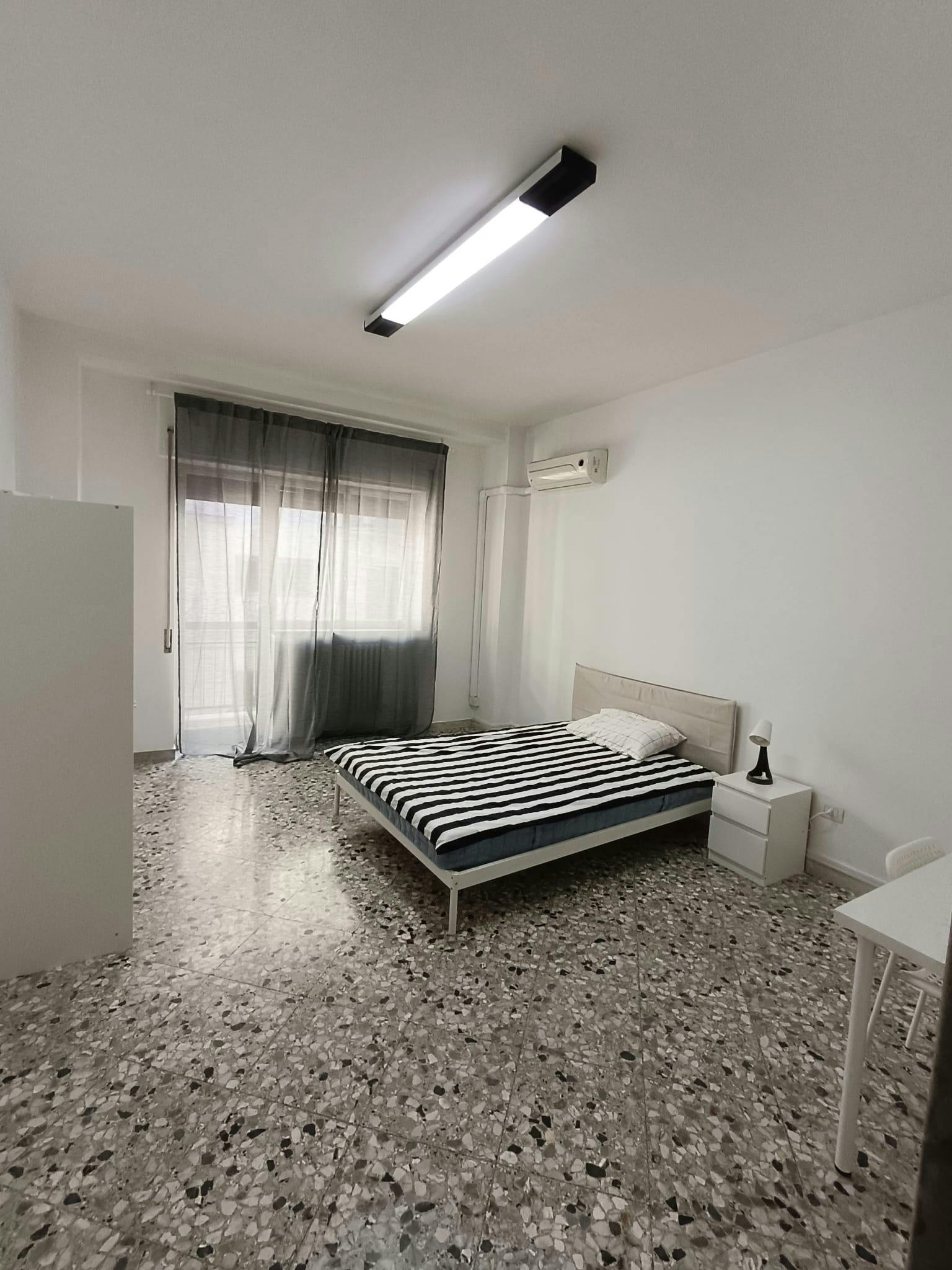 Отдельная комната сдается в аренду за 520 € в месяц в Bari, Piazza Giuseppe Garibaldi