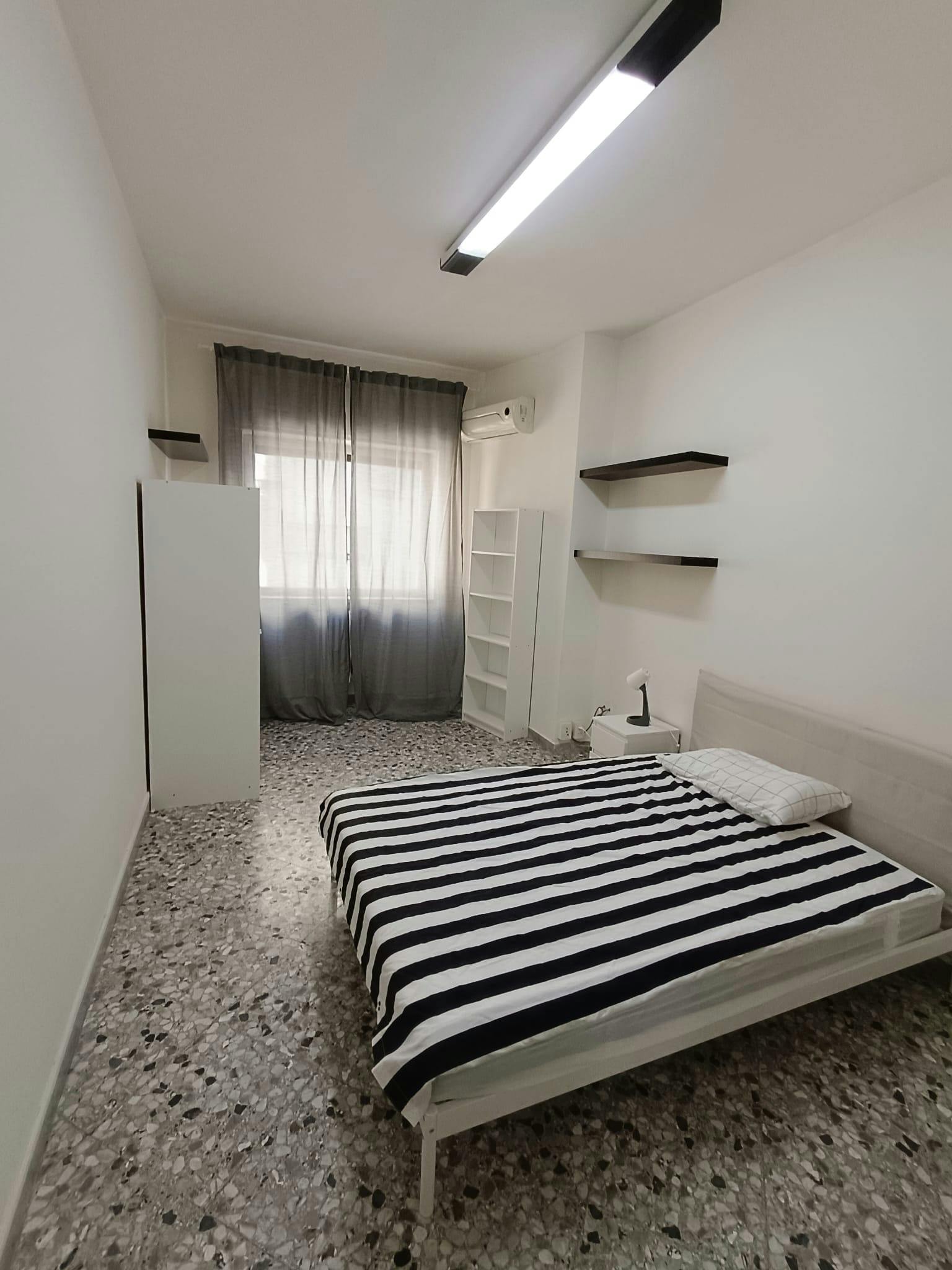 WG-Zimmer zu mieten für 520 € pro Monat in Bari, Piazza Giuseppe Garibaldi
