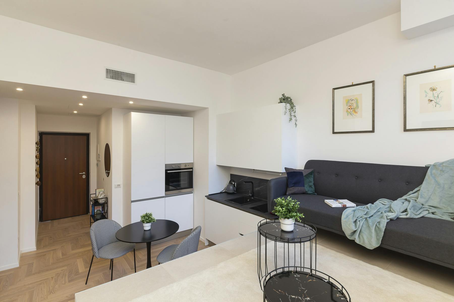 Apartment for rent for €1,290 per month in Milan, Via Val Strona