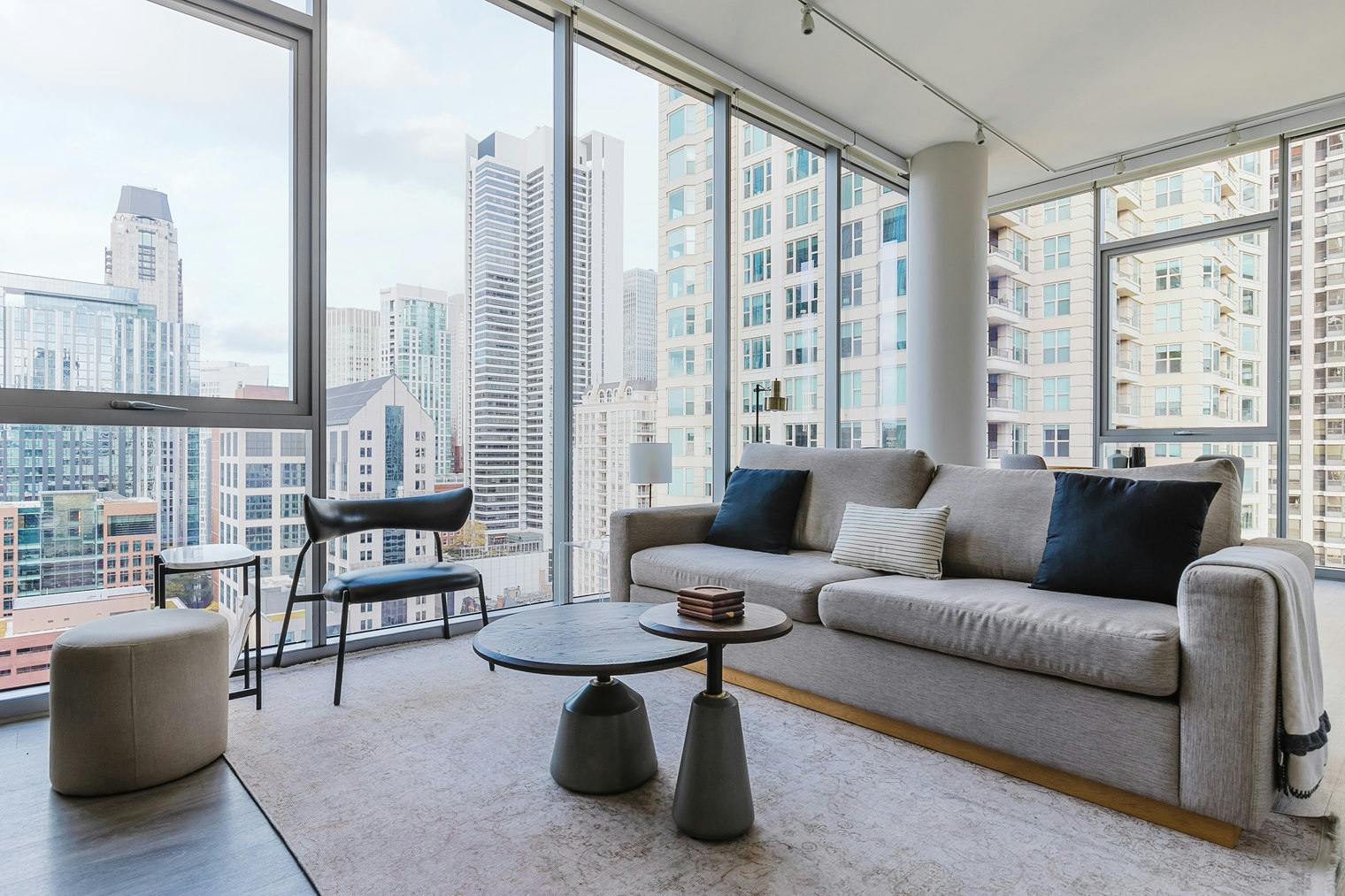 Квартира за оренду для $13,062 на місяць у Chicago, East Huron Street