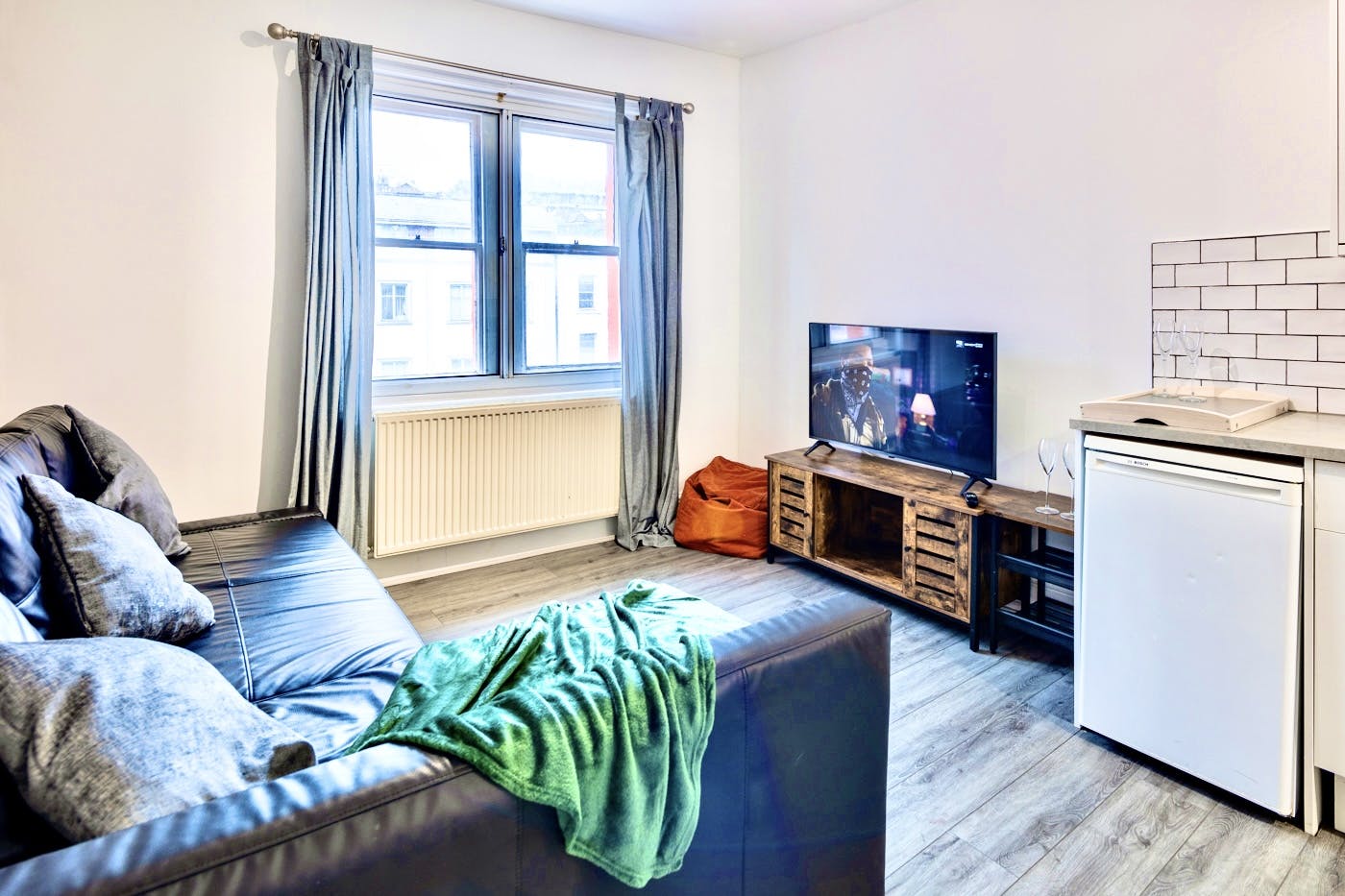 House for rent for £3,600 per month in Bristol, Upper Maudlin Street