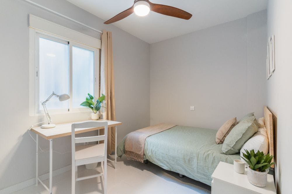 Chambre privée à louer pour 550 €/mois à Madrid, Calle de Aceuchal