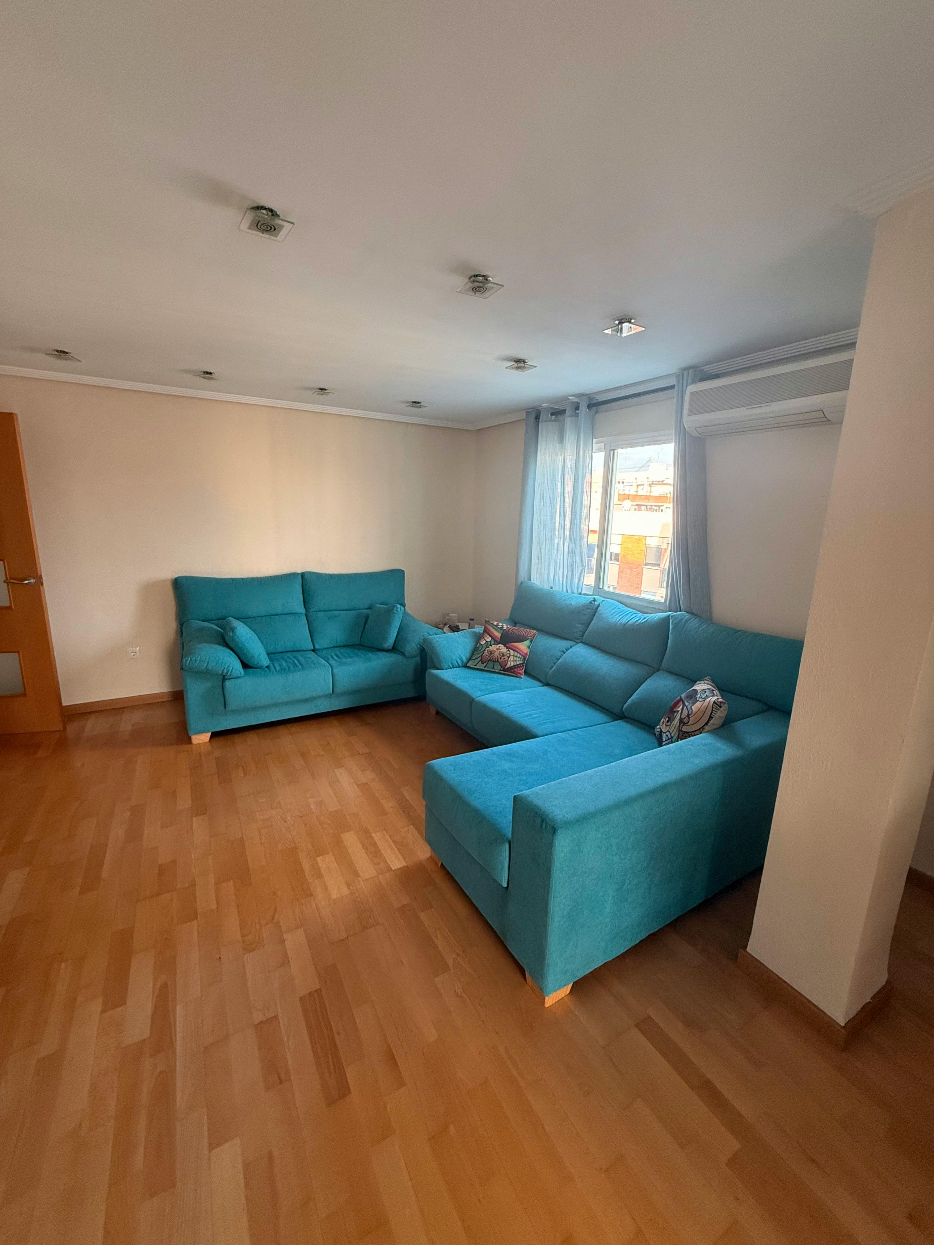 Apartment for rent for €1,350 per month in Valencia, Avinguda de la Constitució
