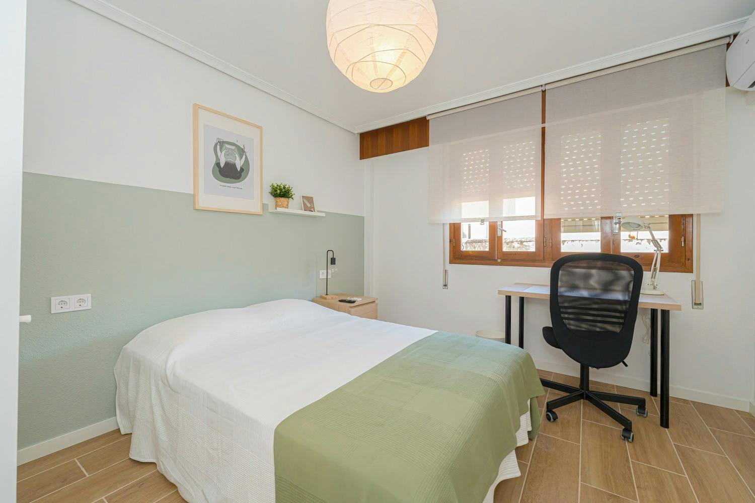 Private room for rent for €375 per month in Alicante, Calle Capitán Hernández Mira