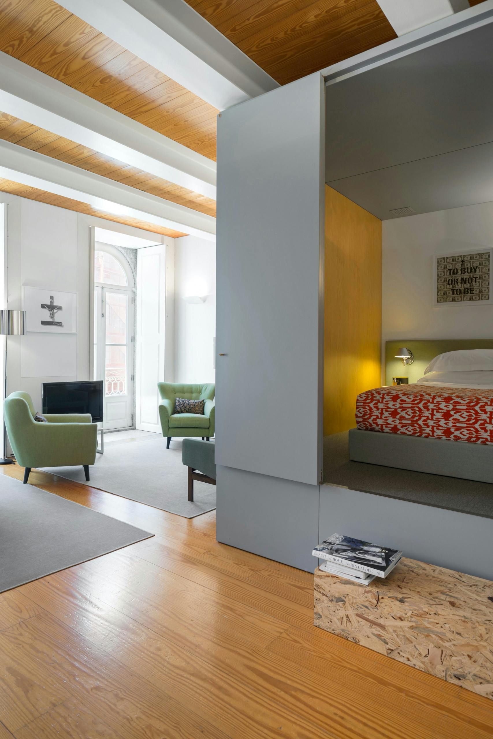 Apartment for rent for €9,999 per month in Porto, Rua da Senhora da Luz