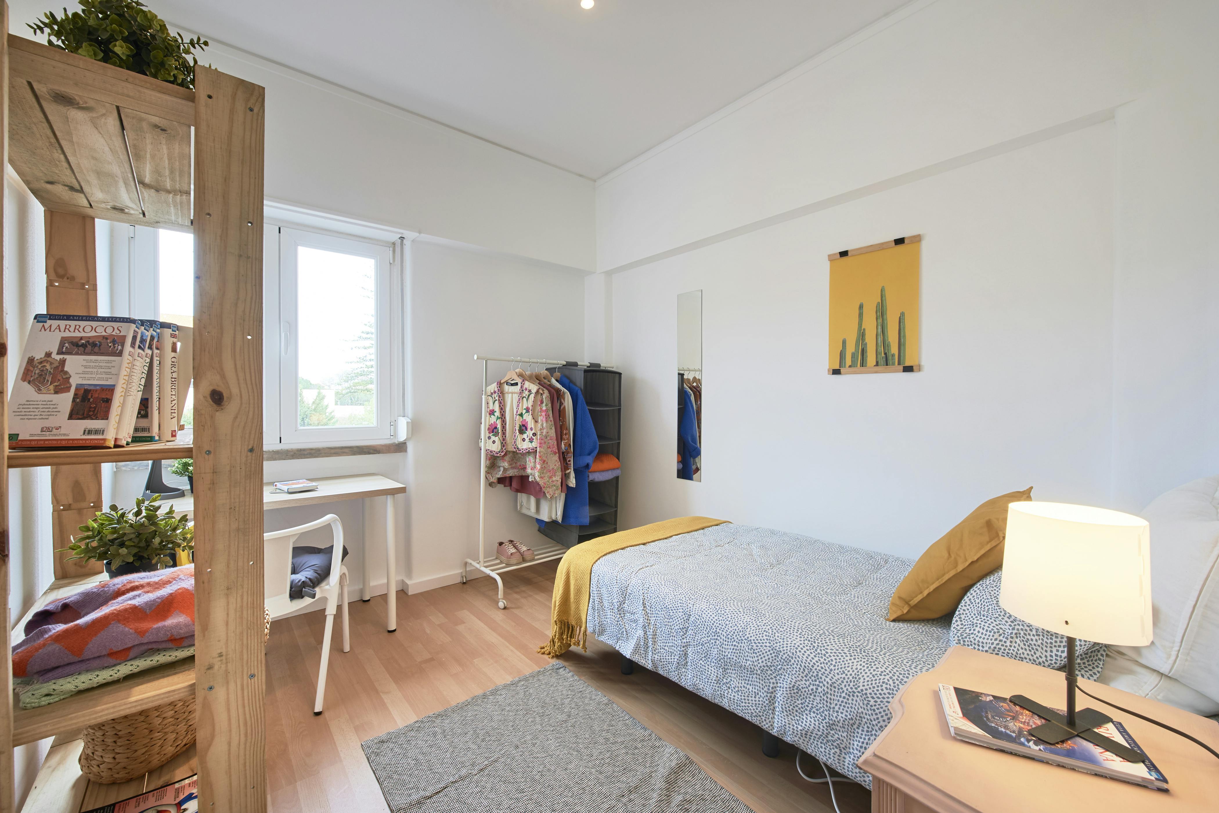 WG-Zimmer zu mieten für 390 € pro Monat in Lisbon, Praça Rainha Dona Filipa