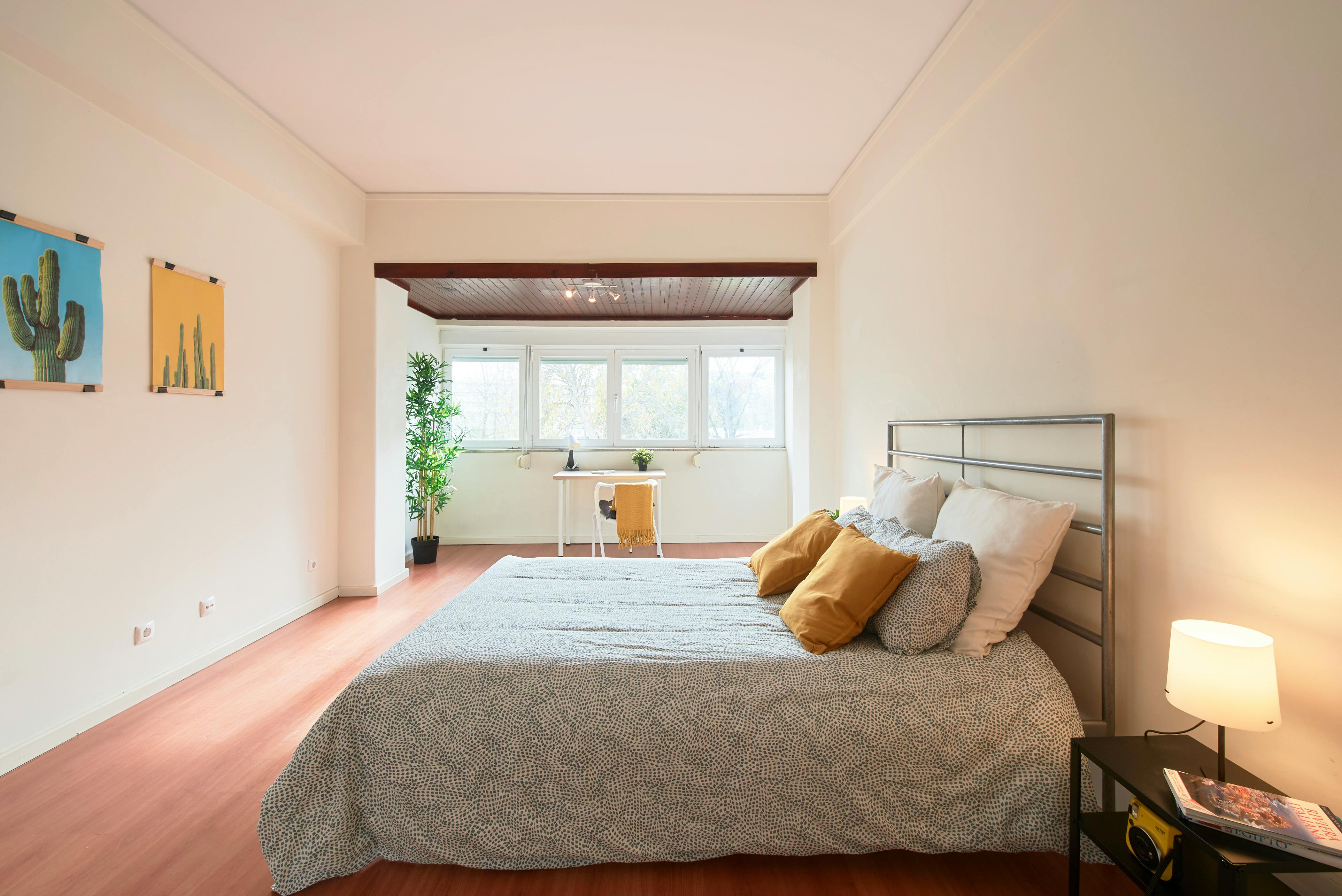 Praça Rainha Dona Filipa, Lisbon preview