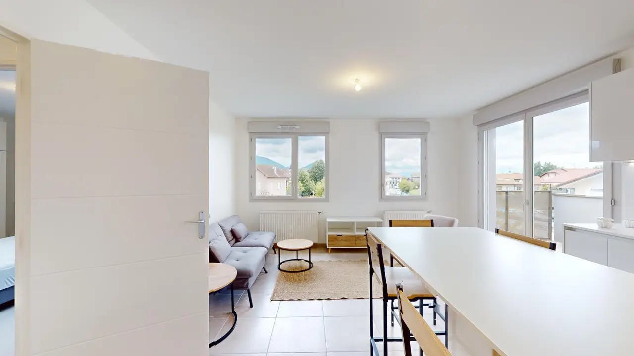 Квартира за оренду для 1 104 EUR на місяць у Reignier-Ésery, Rue du Docteur Goy