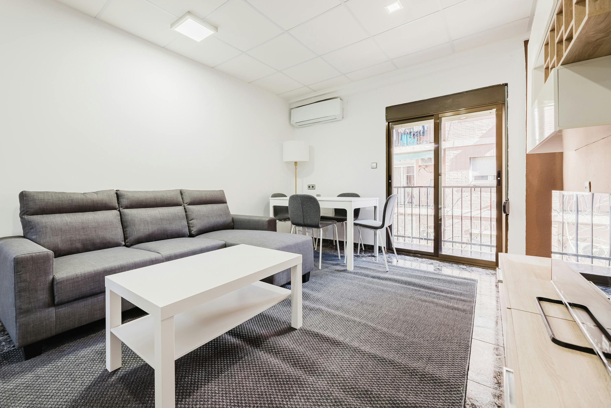 Apartment for rent for €1,300 per month in Burjassot, Carrer del Capità Uribarry