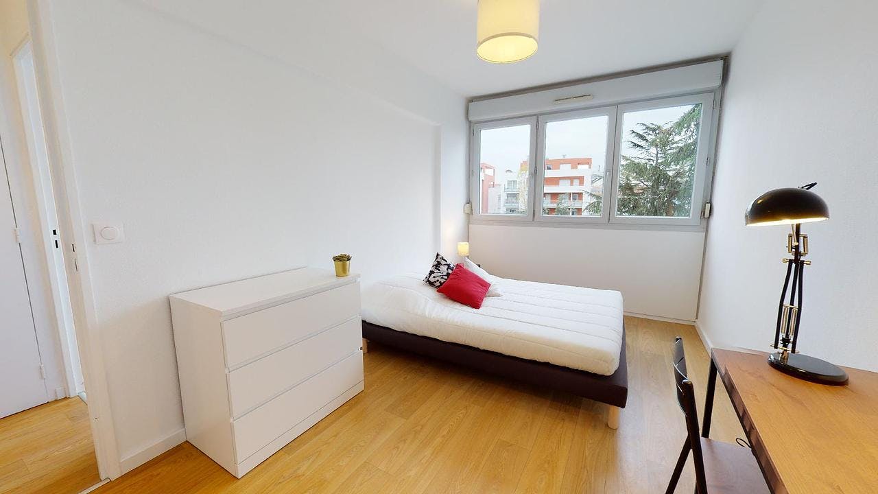Apartment in Lyon, 7th Arrondissement - View 4