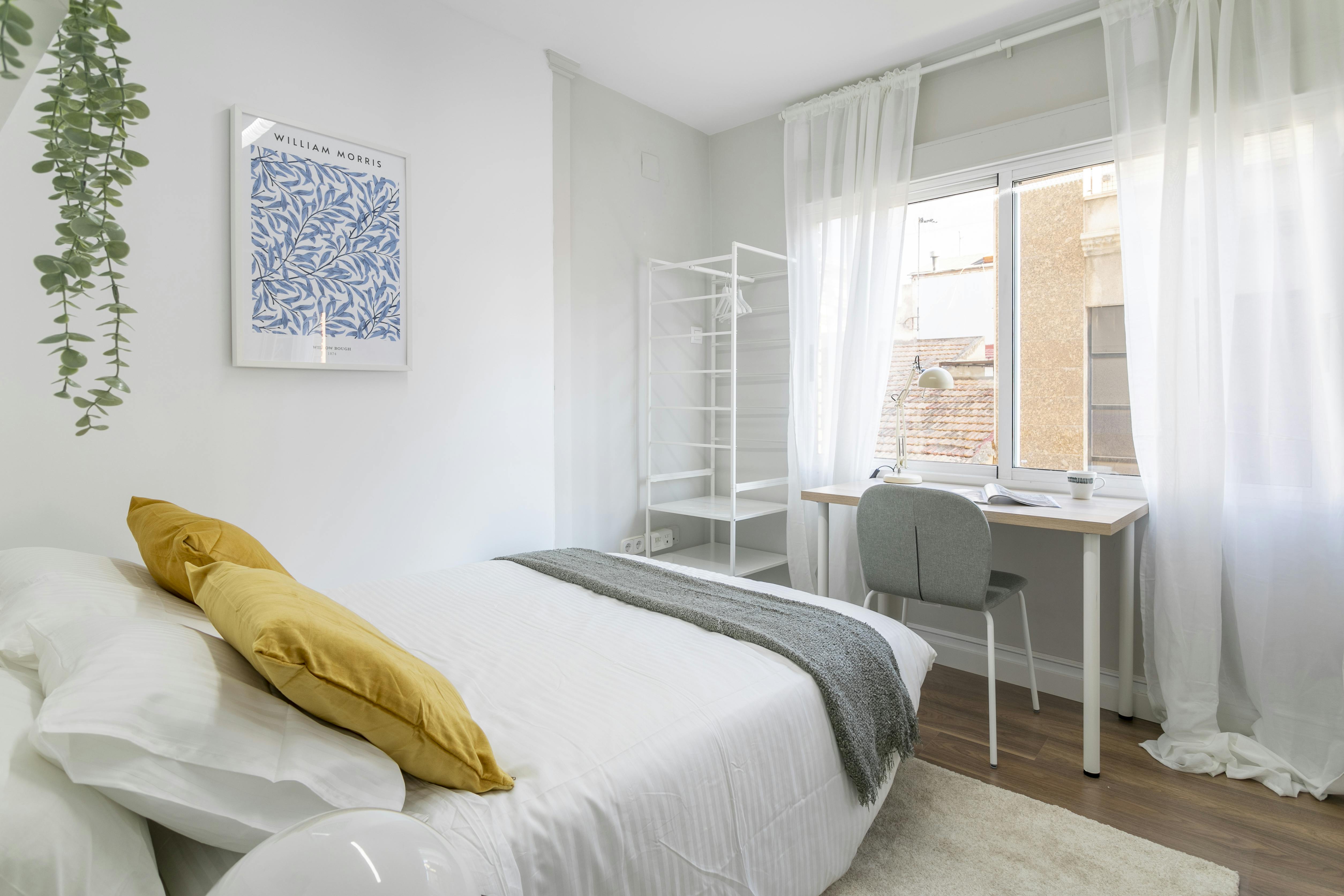 Private room for rent for €575 per month in Alicante, Avenida Alfonso X el Sabio