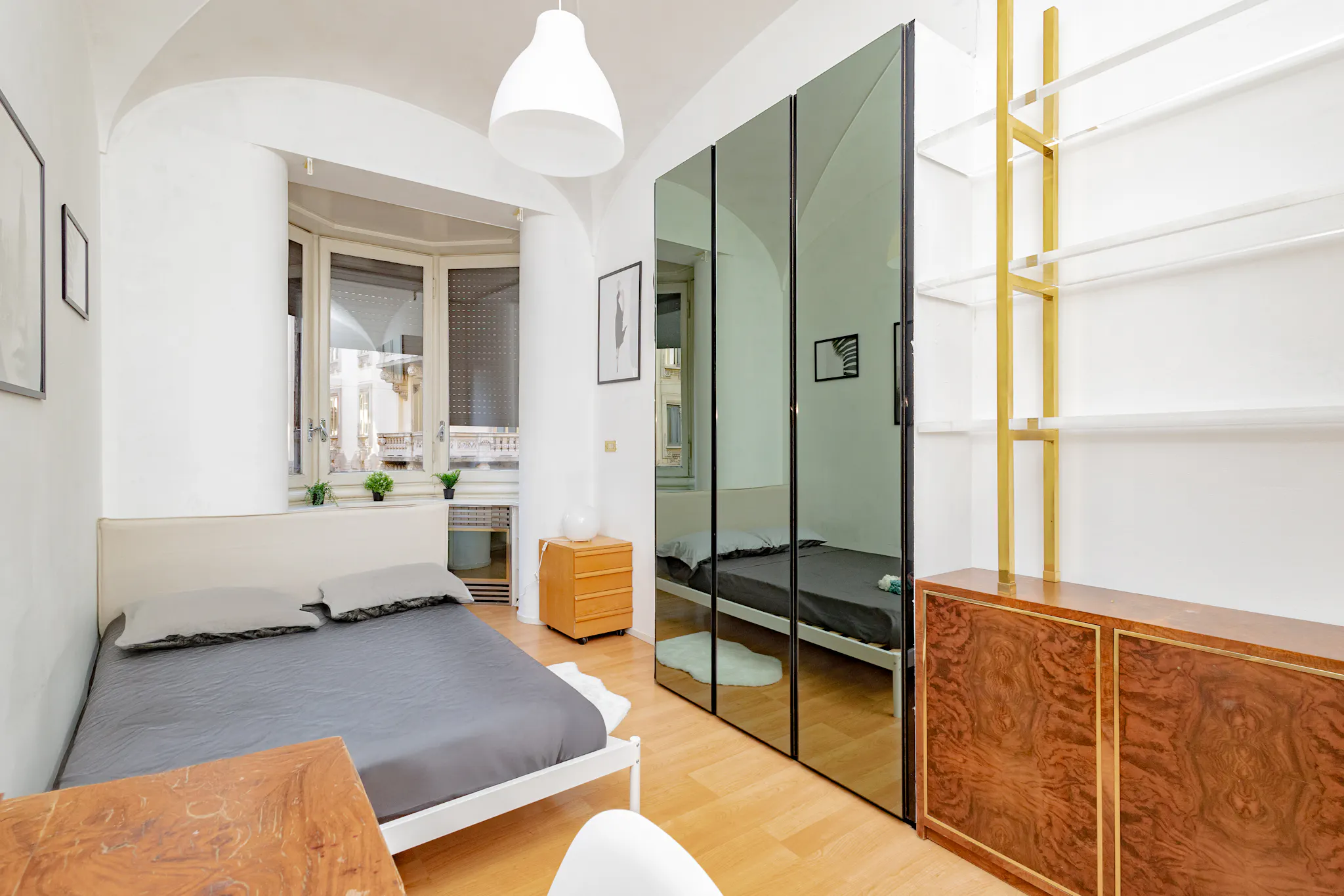 Via Cesare Battisti, Milan preview