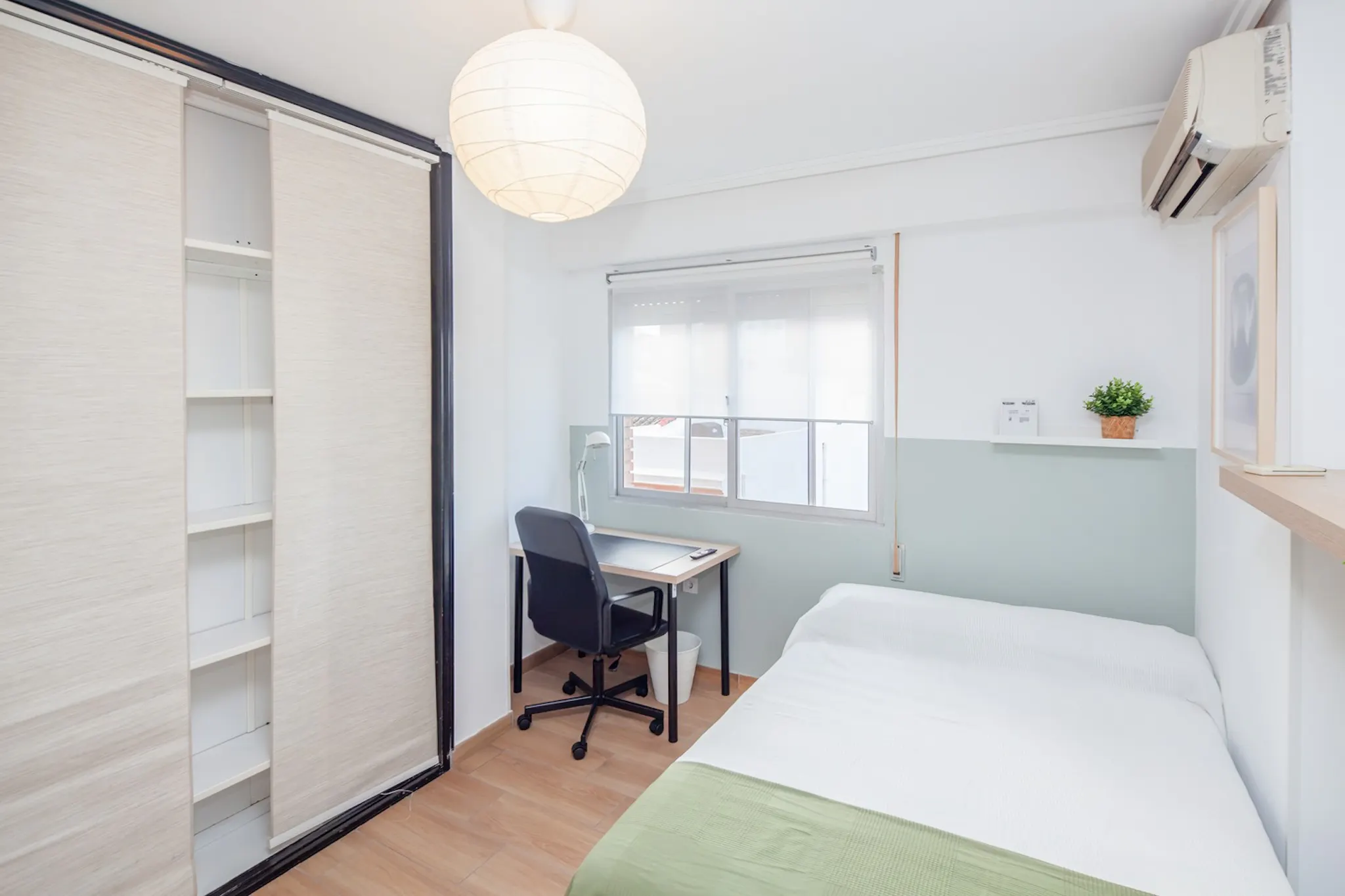 Calle Pedro Maza, Valencia preview