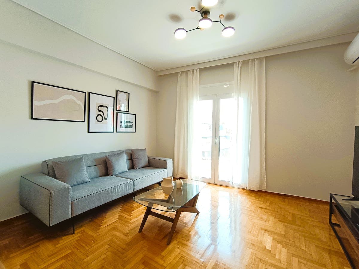 Apartment for rent for €1,500 per month in Athens, Leoforos Vouliagmenis