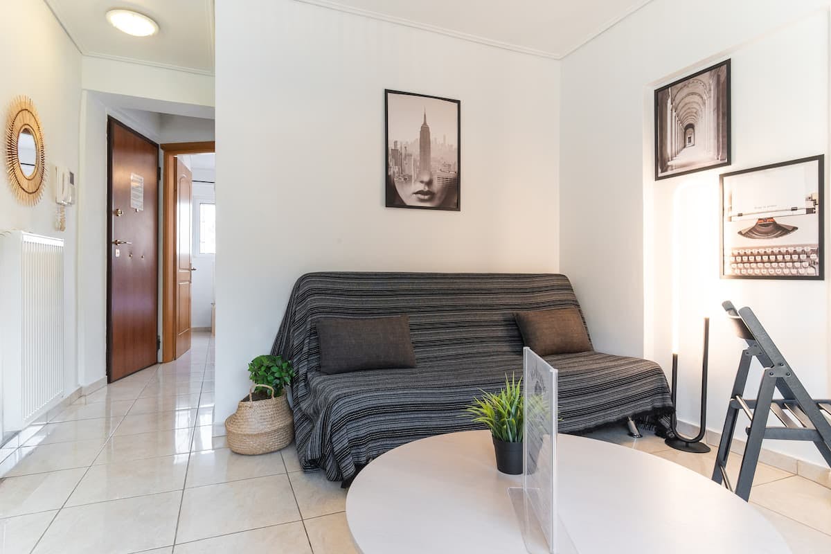 Apartment for rent for €1,350 per month in Athens, Androutsou Odyssea