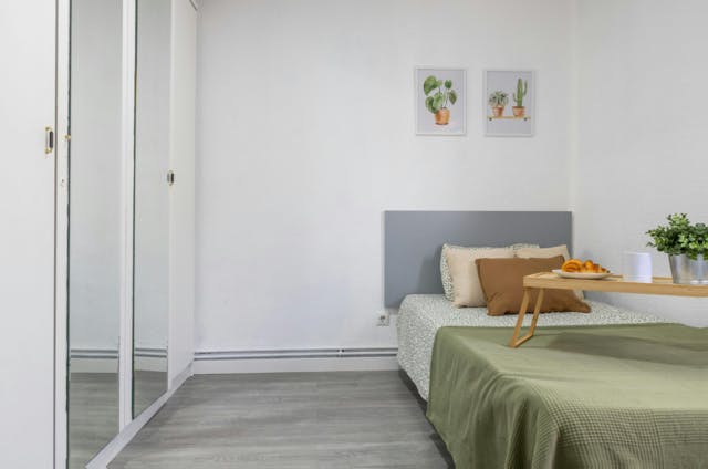 Общая комната сдается в аренду за 500 € в месяц в Madrid, Camino Viejo de Vicálvaro