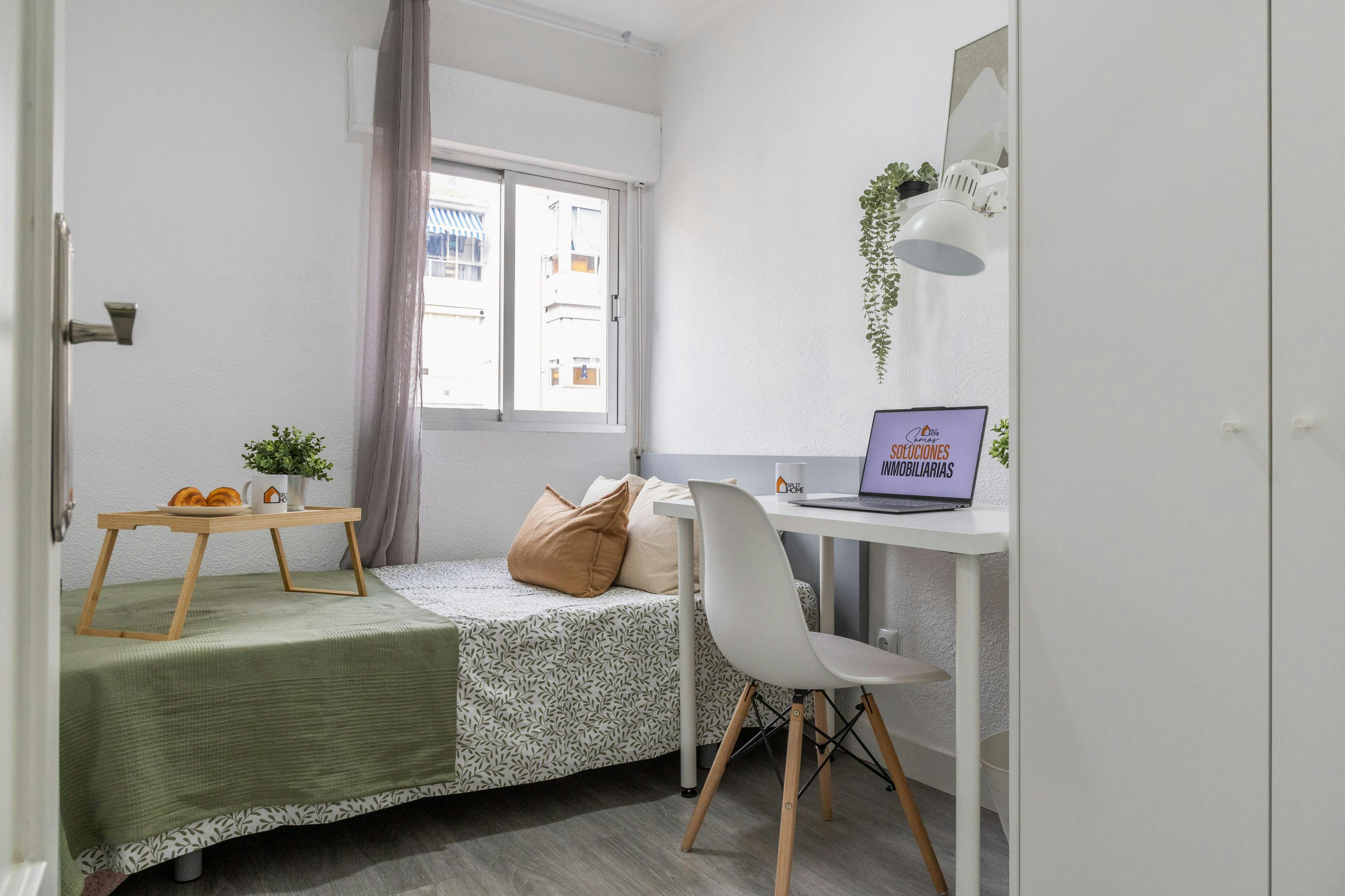 Cameră comună de închiriat pentru 480 EUR pe lună în Madrid, Camino Viejo de Vicálvaro